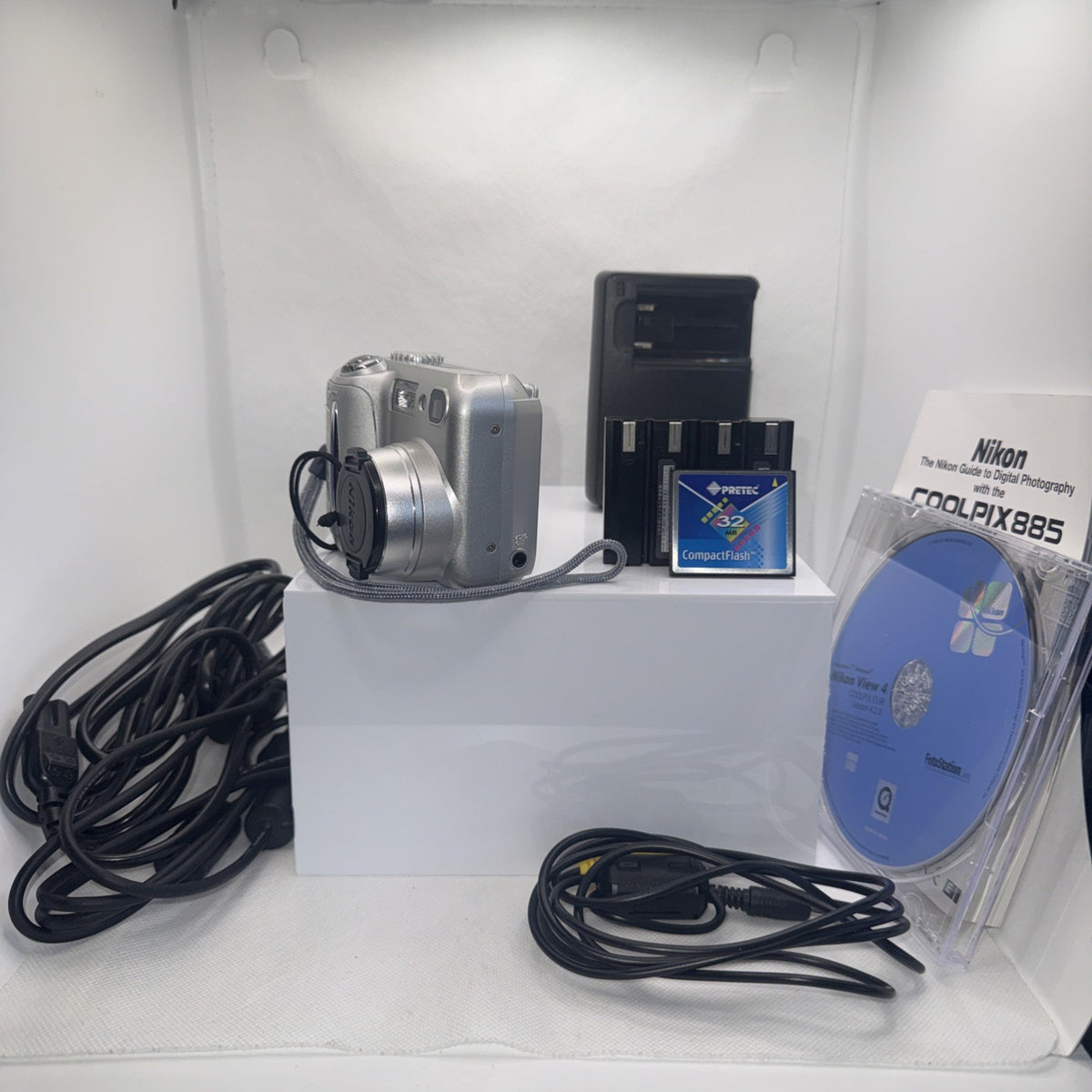 Nikon COOLPIX 885 3.2MP Digital Camera Tested + Charger Battery Memory Bundle