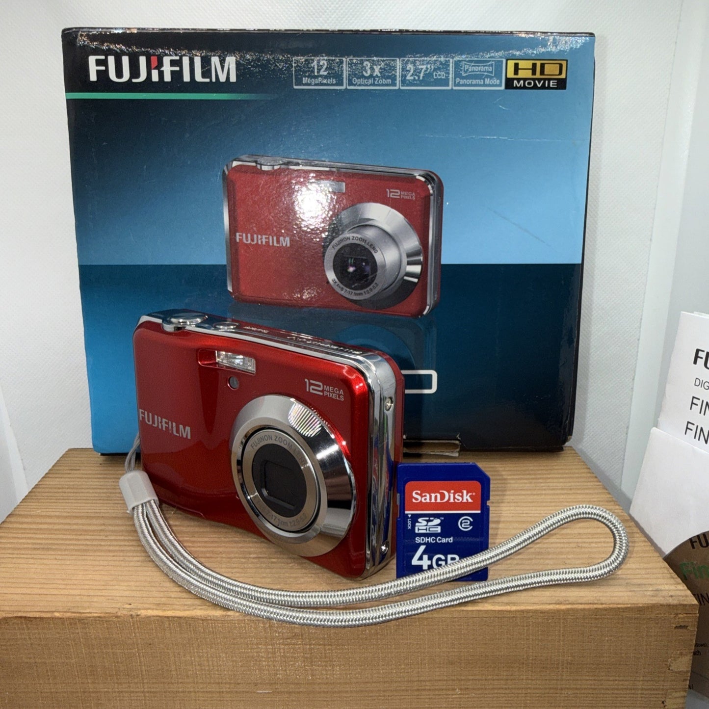 Fujiflm FinePix AV120 12MP Digital Camera Red Tested Boxed Plus 4GB SD Card