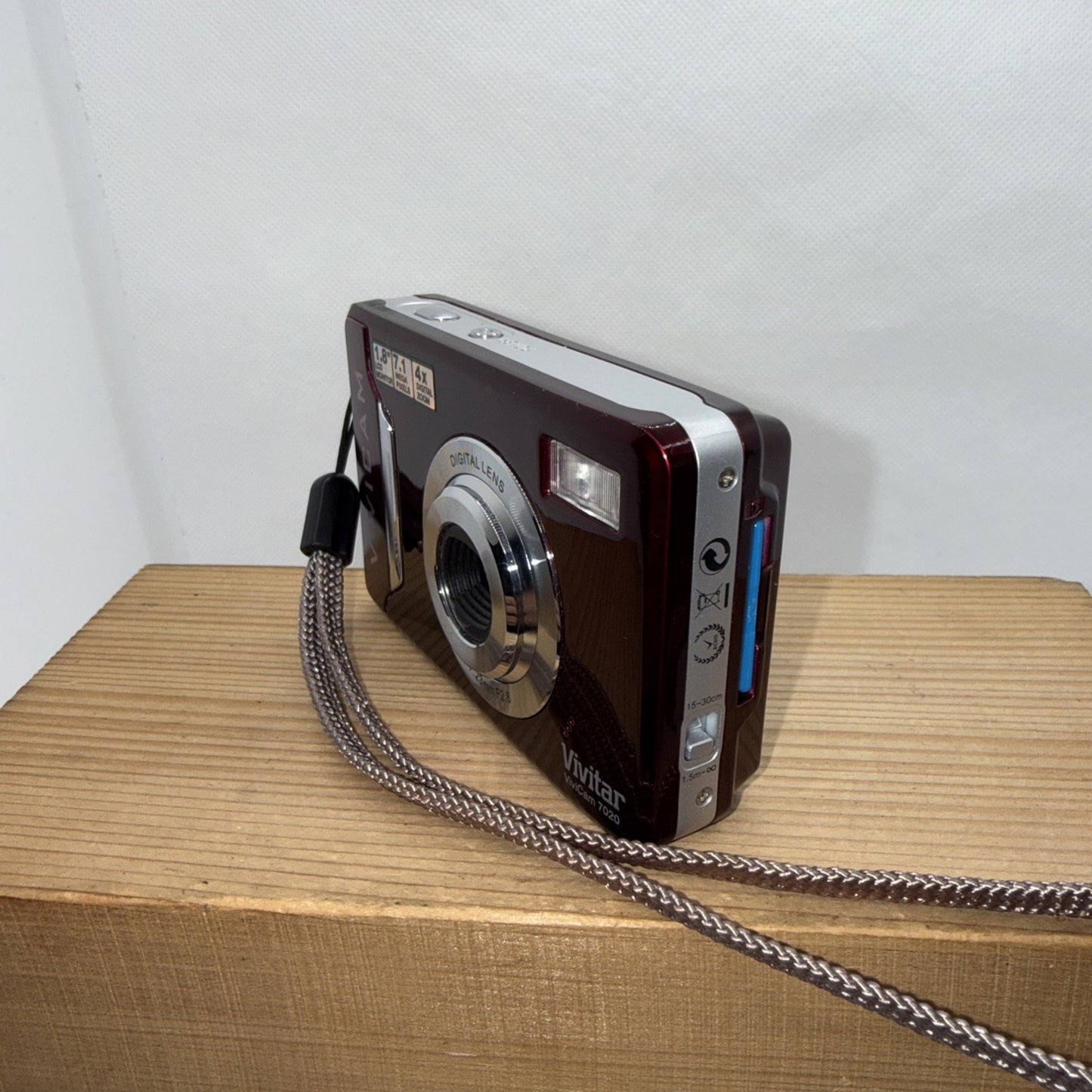 Vivitar Digital Camera Vivicam 7020 7.1MP Tested Plus 4GB SD Card And Free Gifts