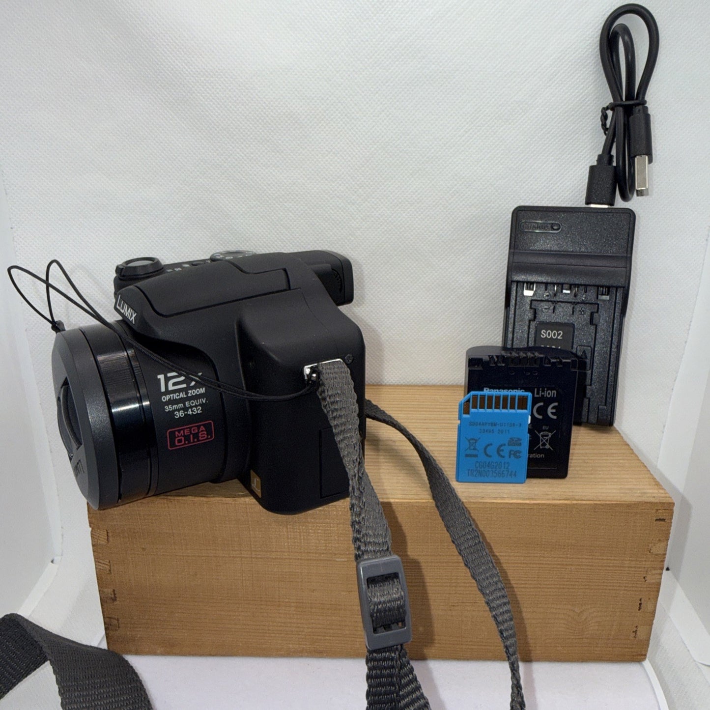 Panasonic DMC-FZ7 6MP Digital Bridge Camera Charger Tested Bundle + Free Gifts