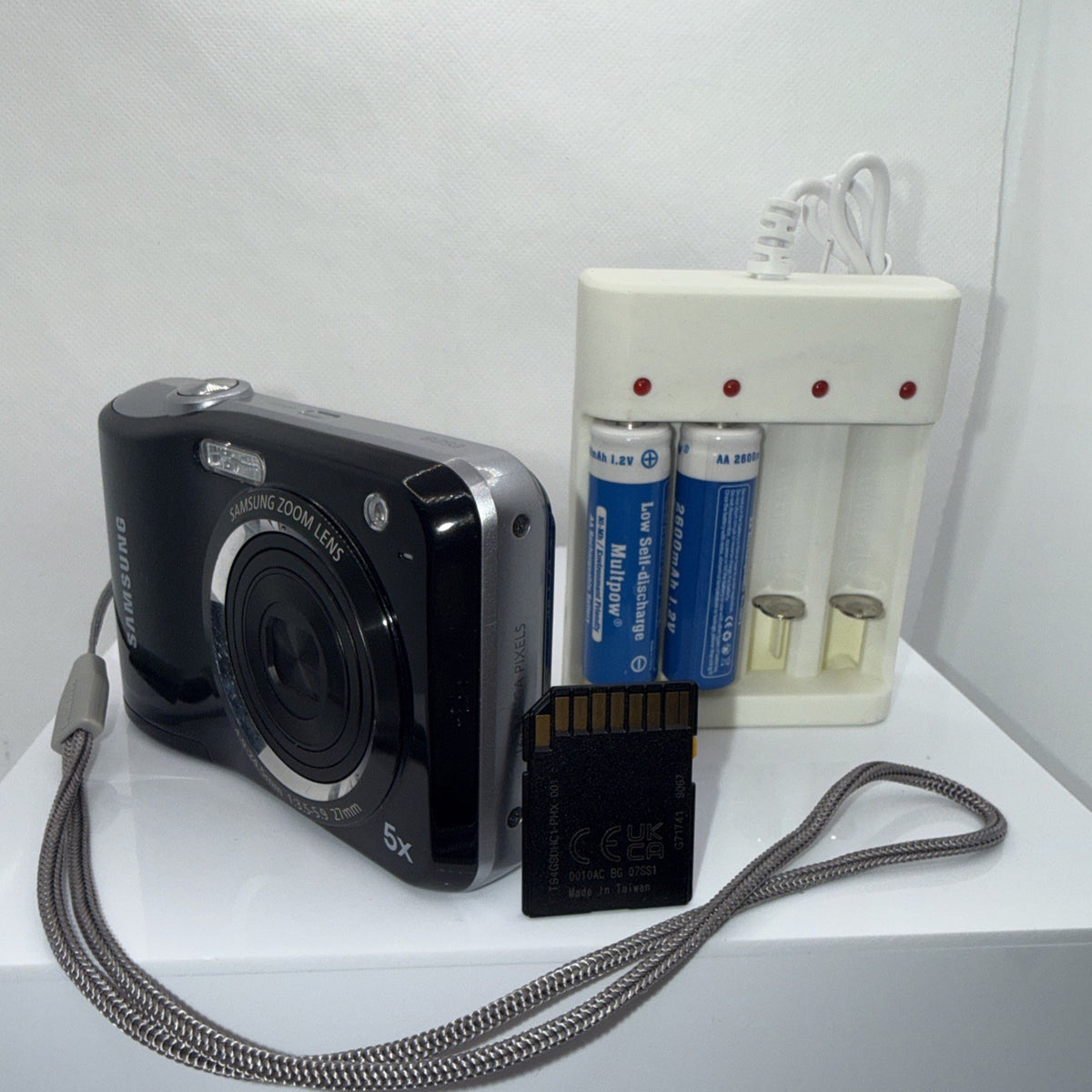 Digital Camera Samsung ES28 12.2MP Tested Working + Batteries Charger 4GB SD