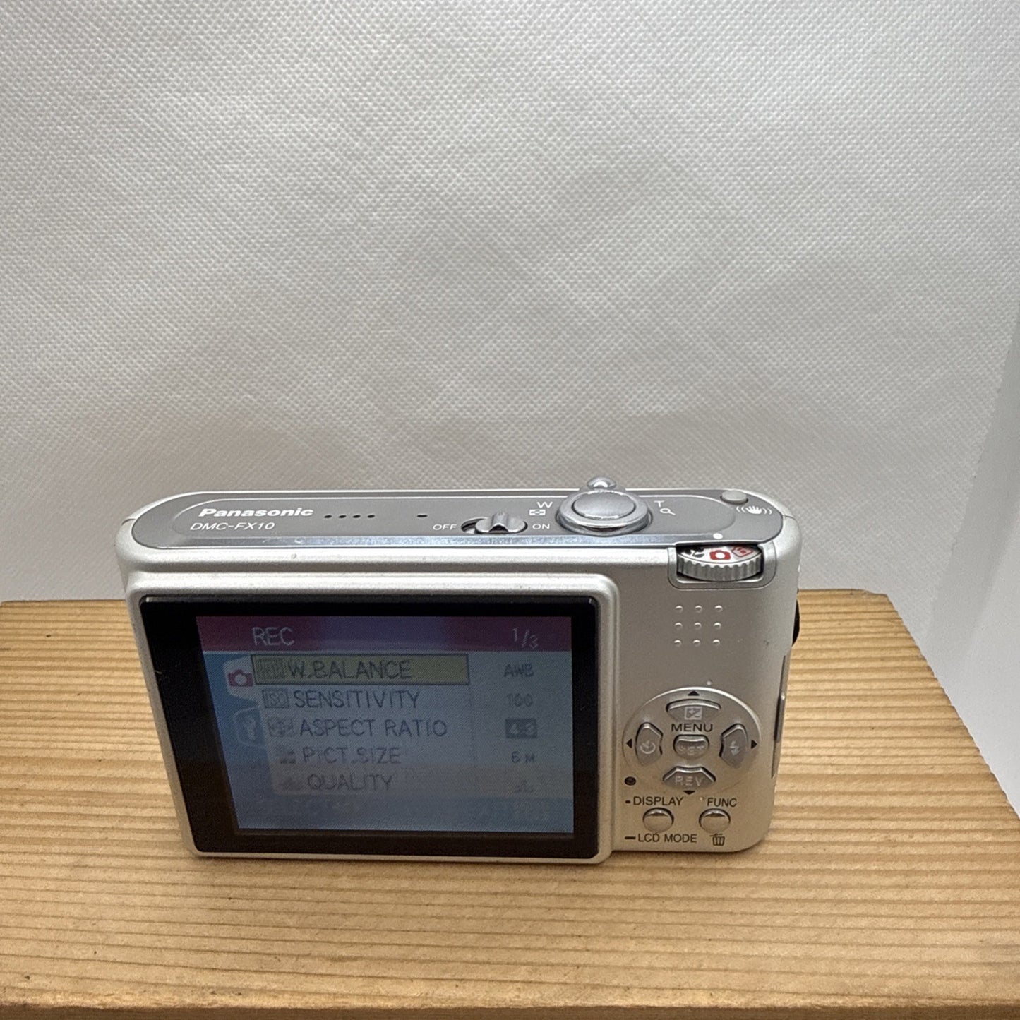 Panasonic Lumix DMC-FX10 6.0MP Digital Camera Tested + Charger Battery 4GB Case