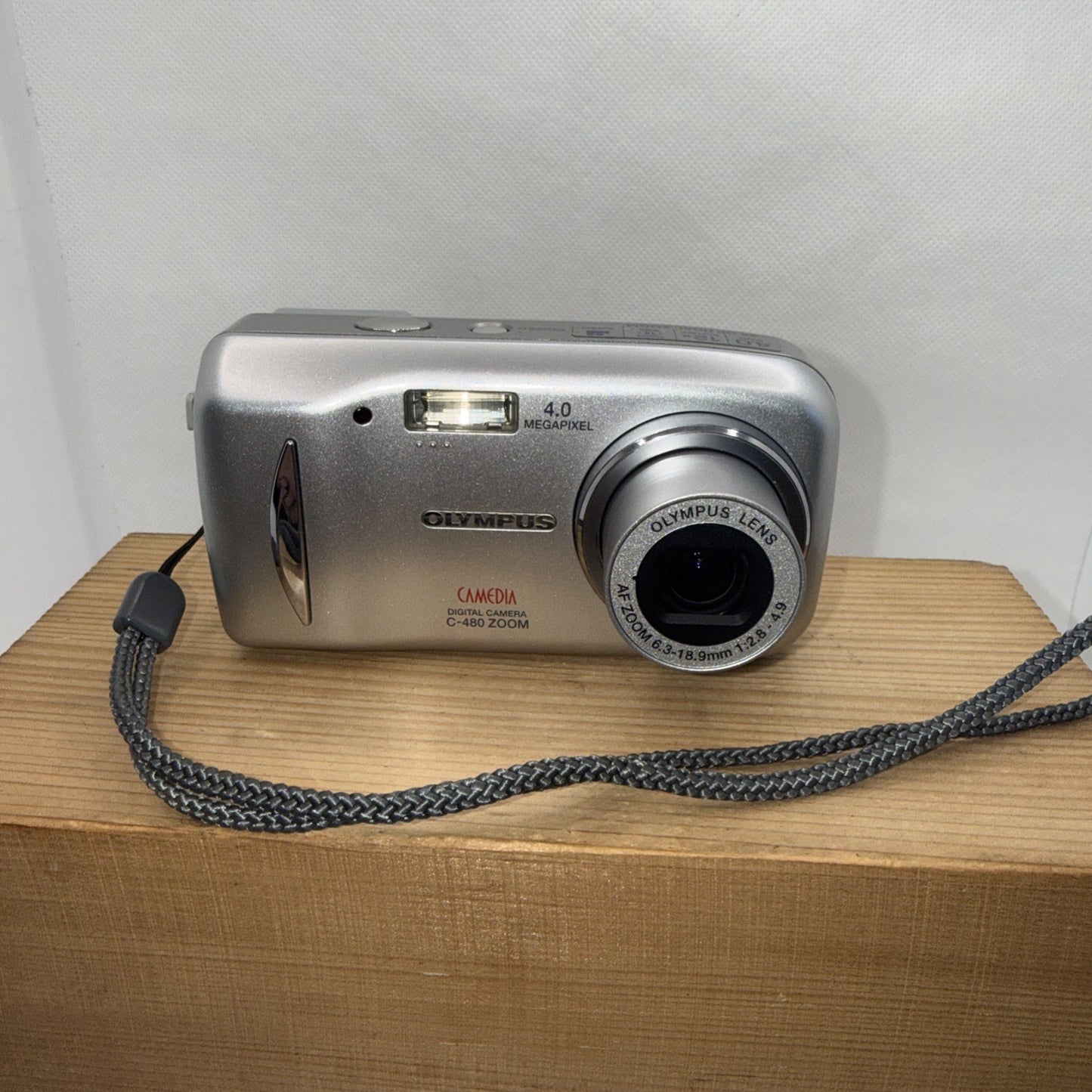 Olympus Camedia C-480 Zoom 4MP Digital Camera Working + XD Card & Reader VGC