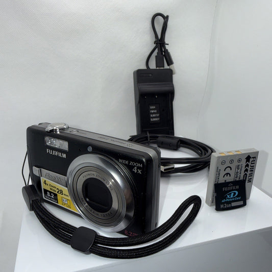 Fujifilm FinePix F480 Digital Camera 8.2MP Tested + Charger Battery Memory