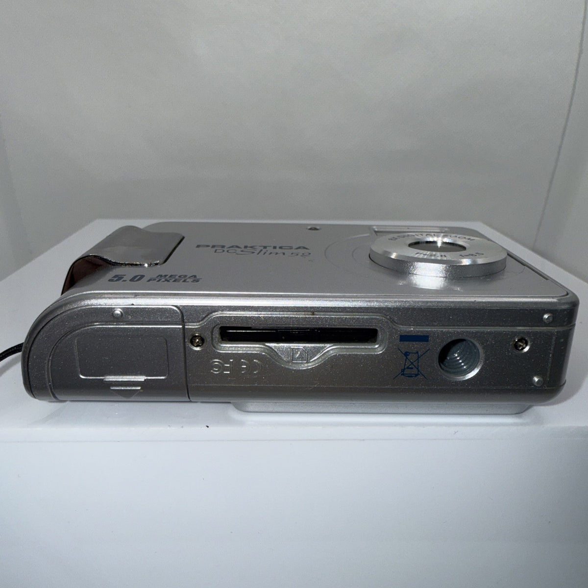 PRAKTICA DC Slim 52 5.lMP Digital Camera Tested + Batteries Charger Case 1GB SD
