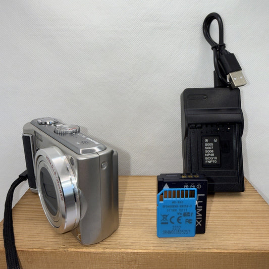 Panasonic Lumix DMC-TZ5 9.1MP Digital Camera Tested + Charger Battery 4GB SD VGC
