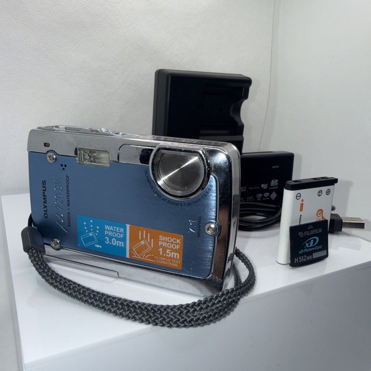 Digital Camera Olympus u720 SW 7.1MP Waterproof Tested + Charger Battery Memory