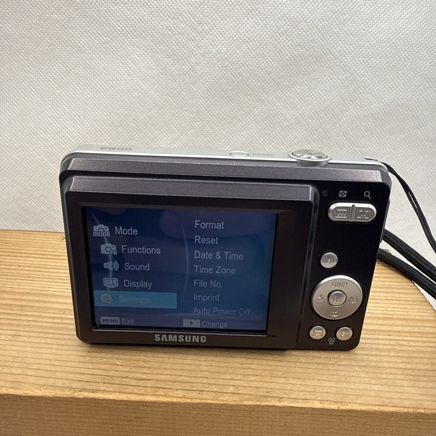 Samsung ES55 10.2MP Digital Camera Working + Charger Battery 4GB SD Card
