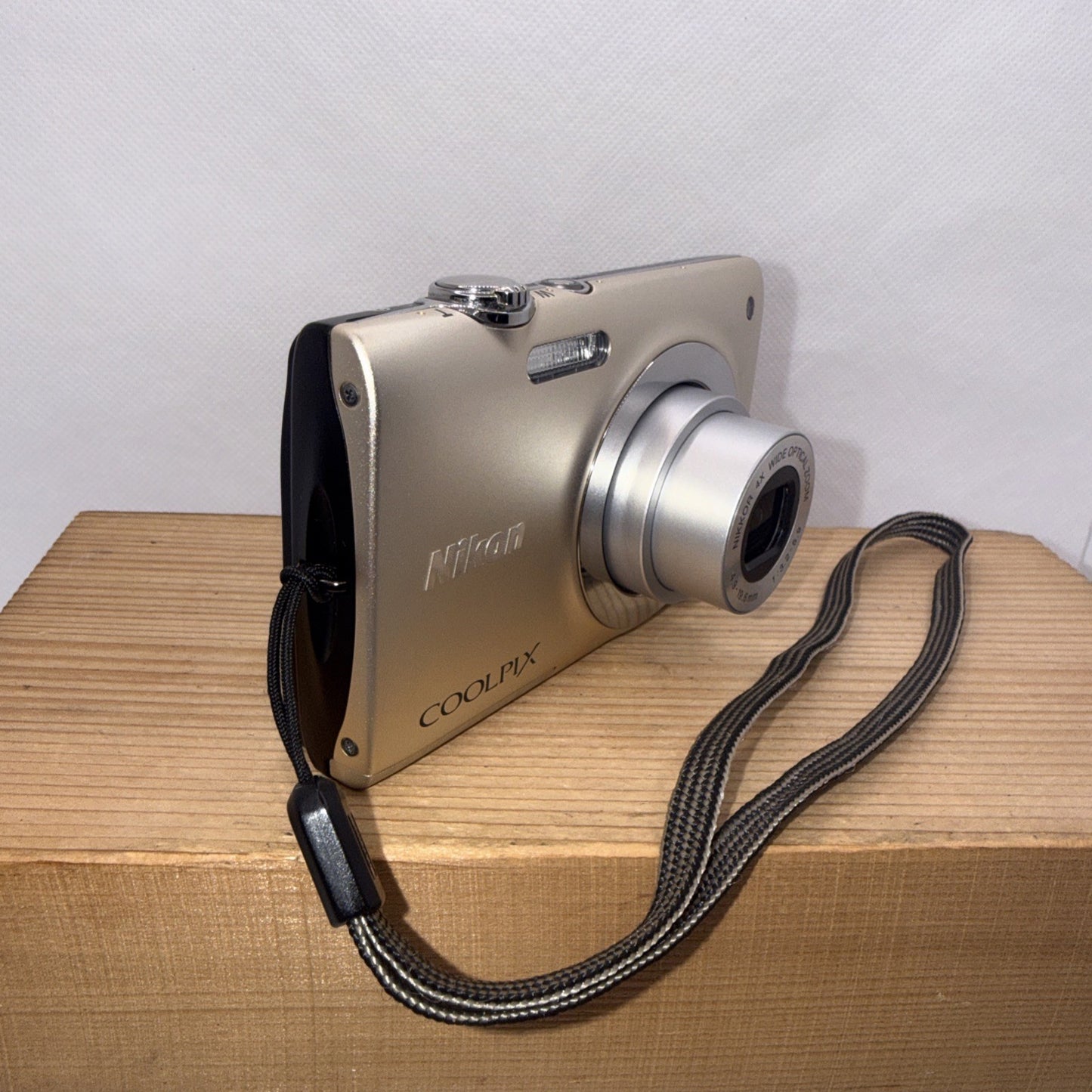 Nikon Coolpix S2500 12MP Gold Digital Camera Tested + Charger Battery 4GB SD