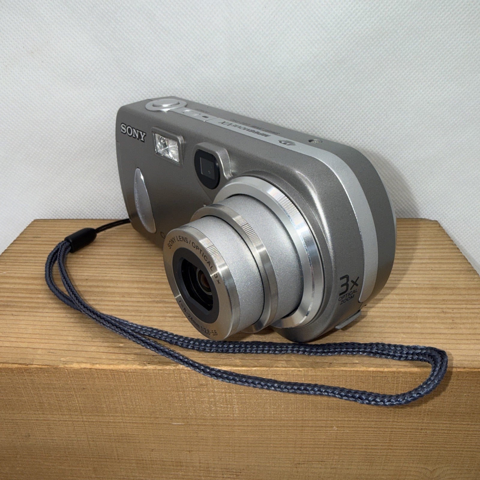 Sony Cybershot DSC-P92 5MP Digital Camera Retro Y2K Vintage VGC + Accessories3