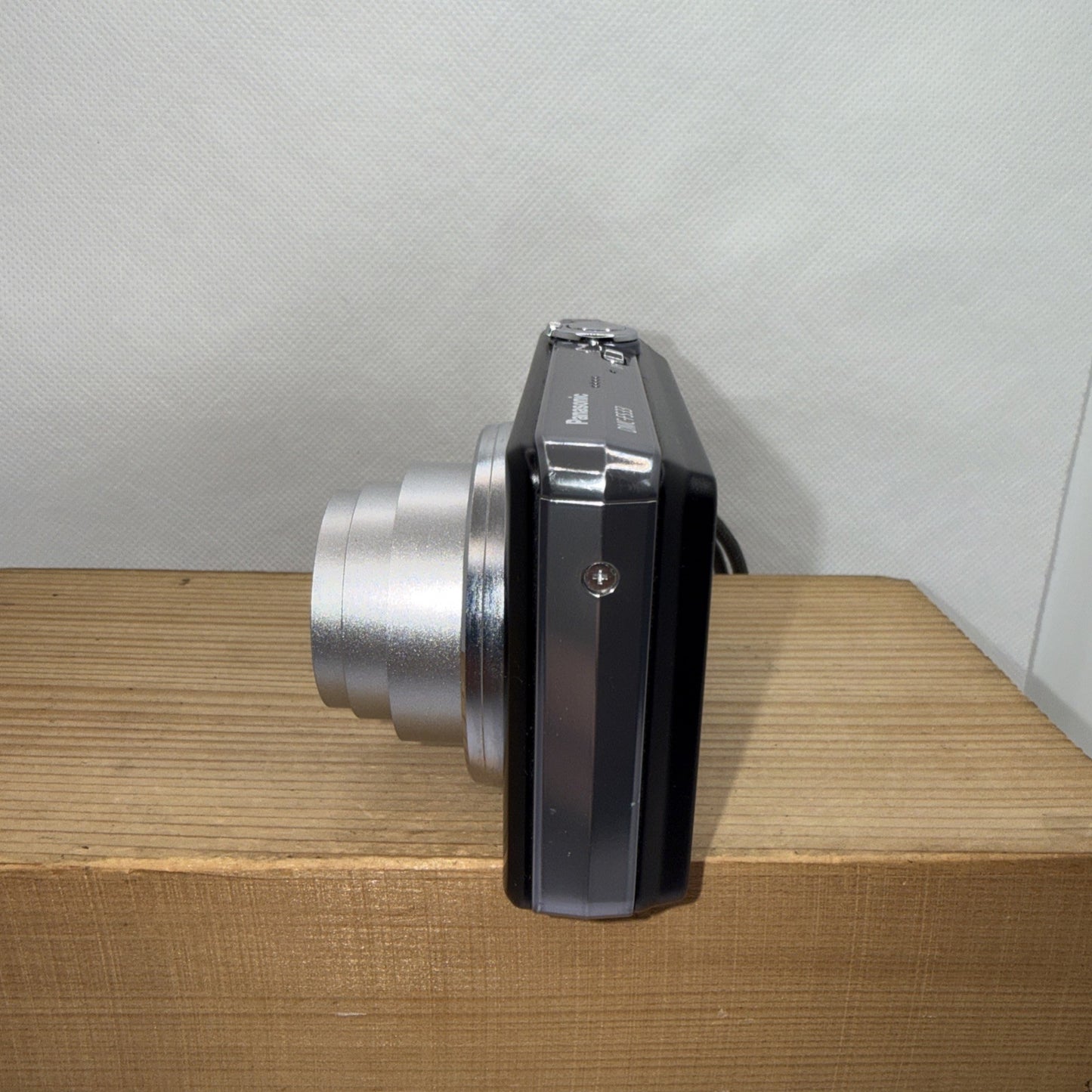 Panasonic Digital Camera Lumix DMC-FS33 14.1MP Black + Charger Battery Case 4GB