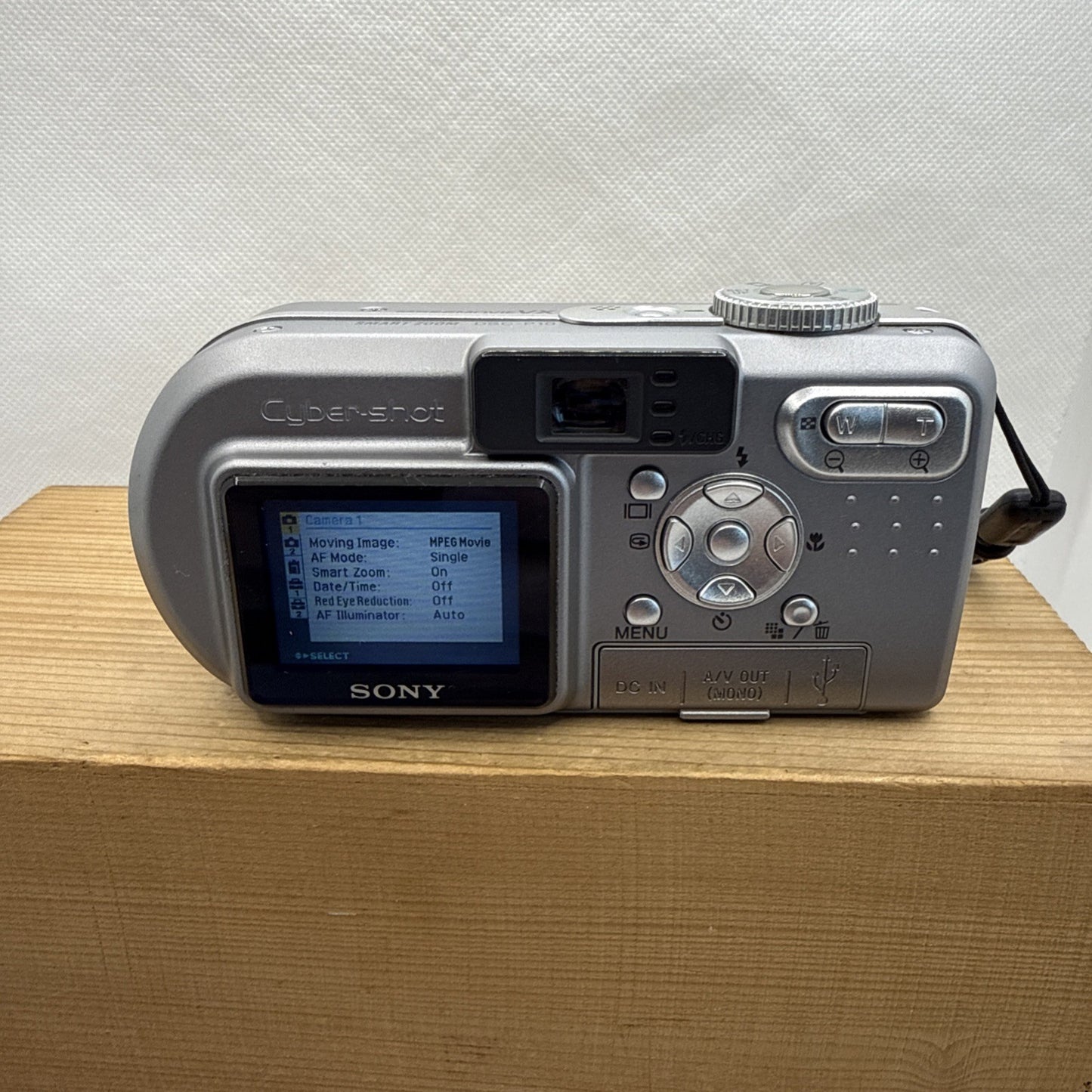Sony Cyber-shot DSC-P10 5.0MP Digital Camera Tested + Charger Battery Memory Y2K