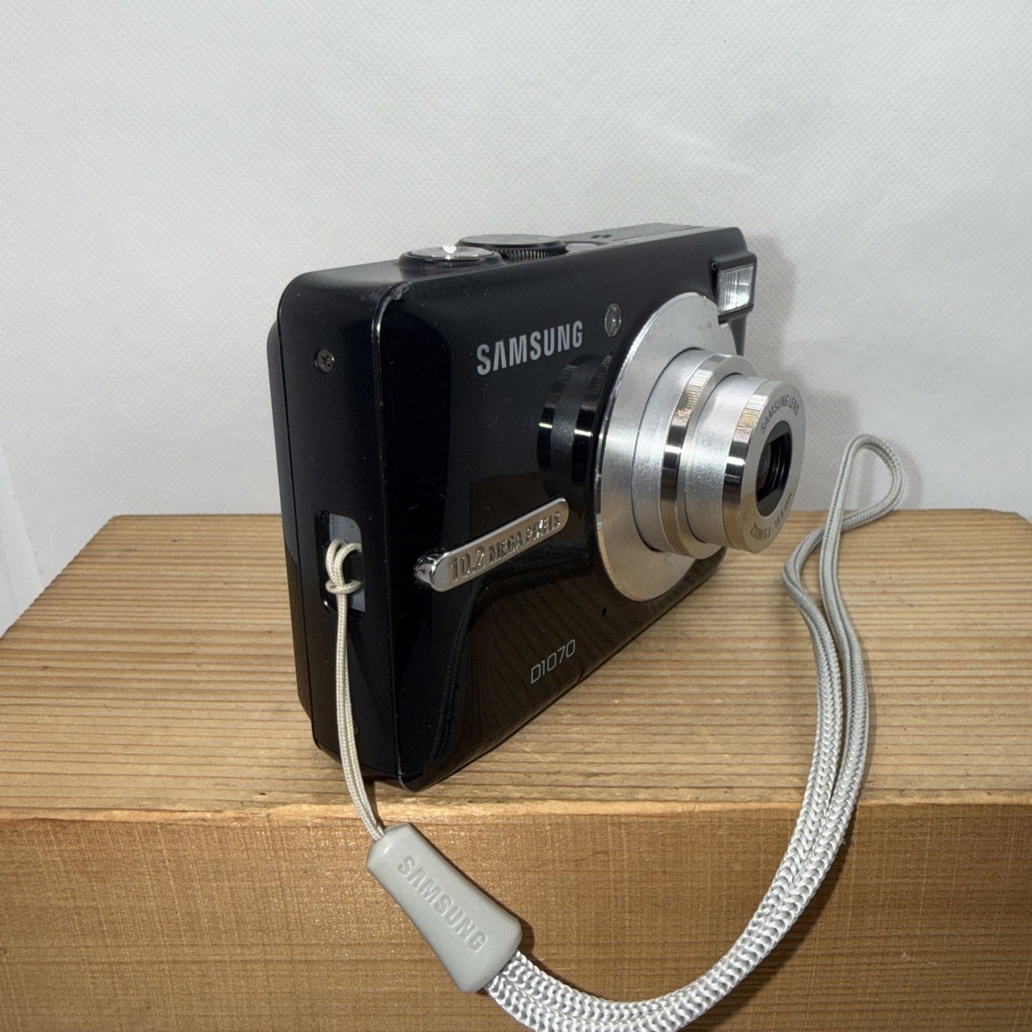Samsung D1070 10.2MP Digital Camera Boxed Tested + 4GB SD Memory Card