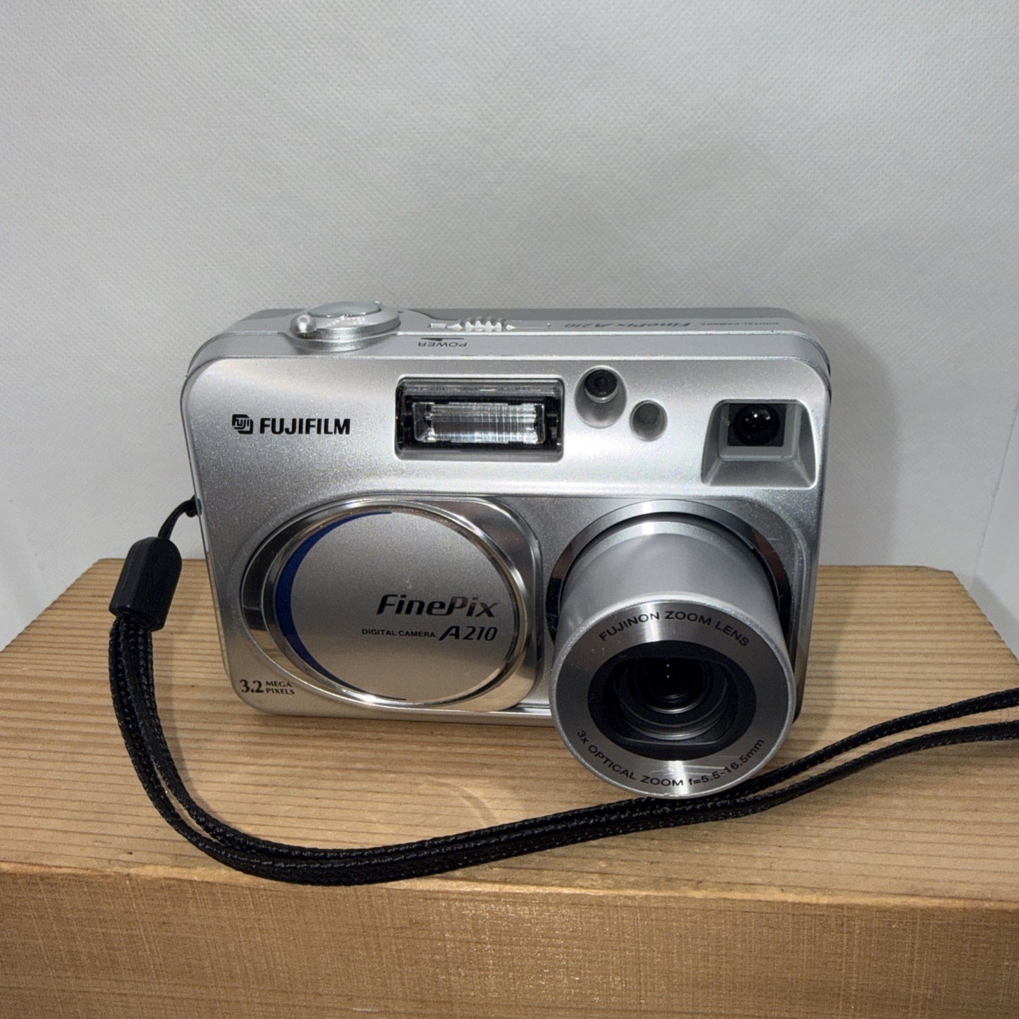 Fujifilm FinePix A210 3.2MP Digital Camera Tested Working + XD Card And Reader