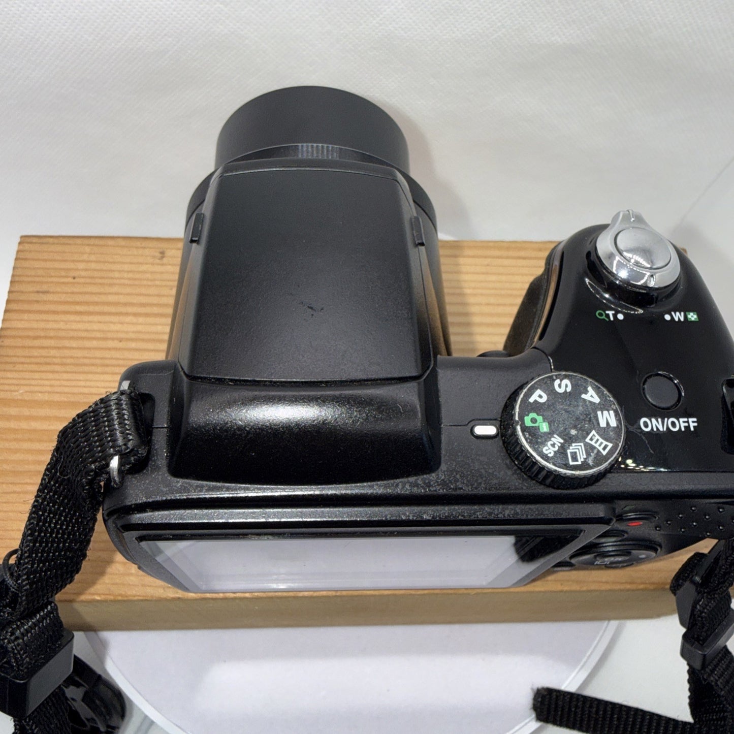 Hitachi HBC161E Digital Bridge Camera 21 x Zoom Tested Working Plus 4GB SD Card