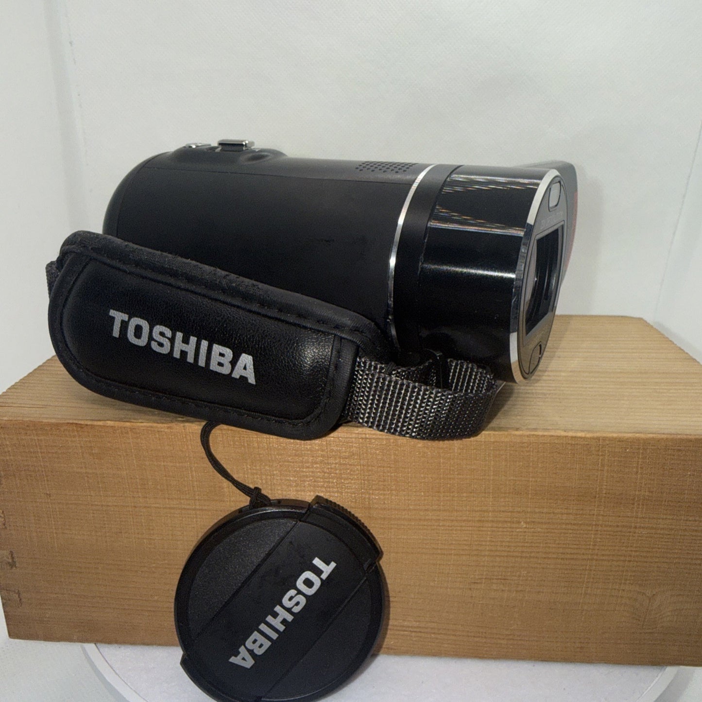 Toshiba CAMILEO X400 Full HD Camcorder Boxed Tested Working Plus Accessories
