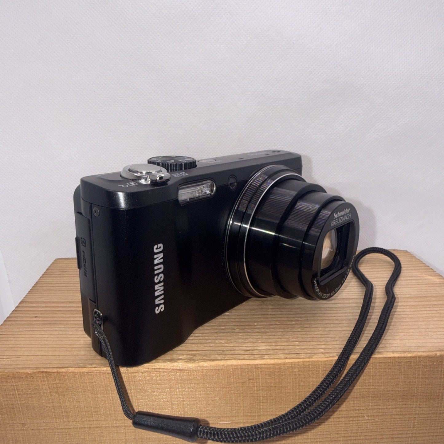 Samsung WB700 14.2MP Digital Camera Tested Working + Charger Battery 4GB SD