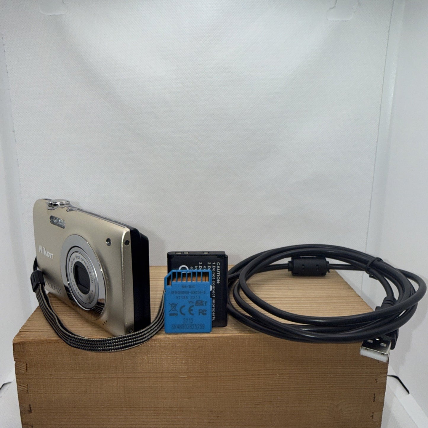 Nikon Coolpix S2500 12MP Gold Digital Camera Tested + Charger Battery 4GB SD