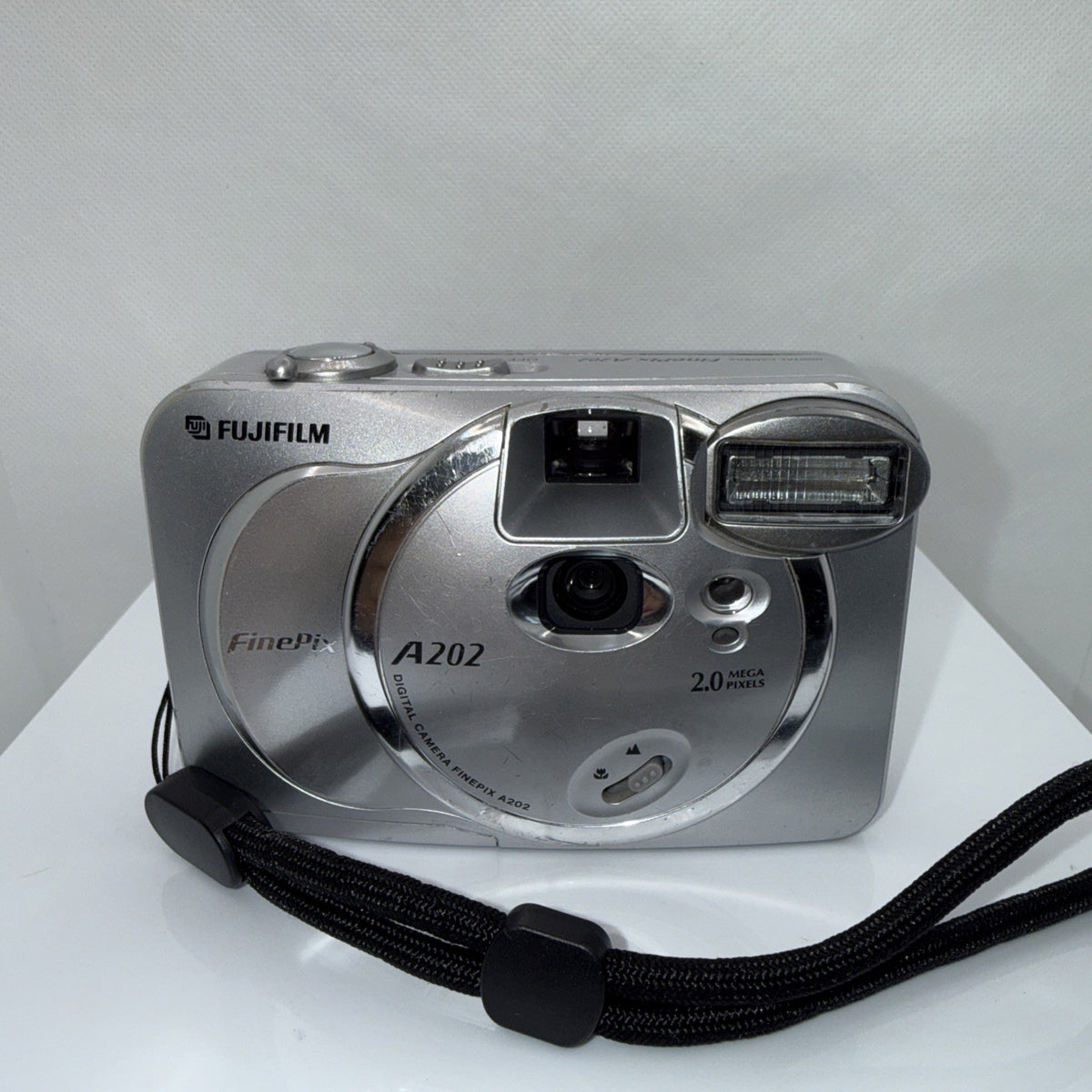 Fujifilm FinePix A202 2MP Digital Camera Tested Y2K + Charger Batteries Memory