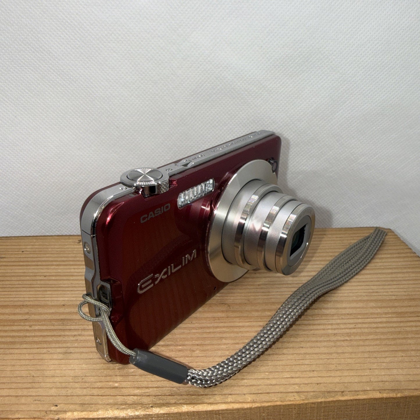 Casio Digital Camera Exilim EX-S10 10.1MP Tested + Charger Battery 2GB SD & Case