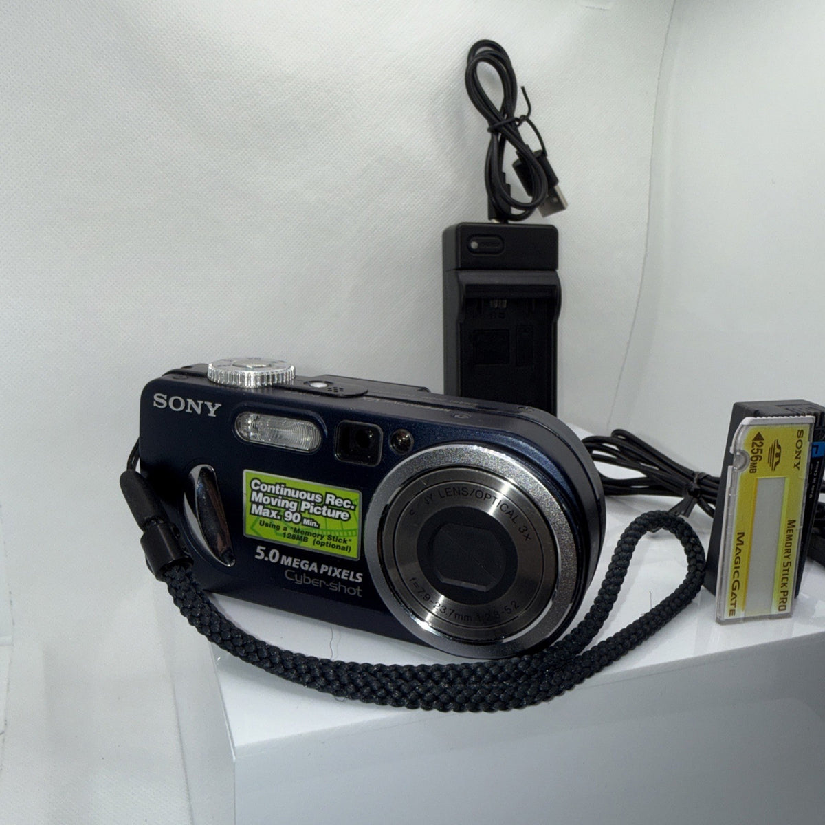 Sony Cybershot DSC-P12 5MP Digital Camera Tested + Charger Battery Memory