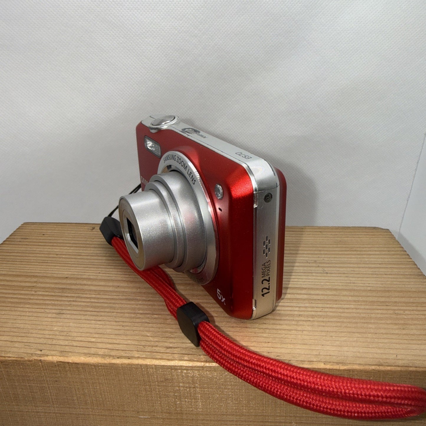Samsung ES70 12.2MP Digital Camera Red Tested Working  + Charger Battery 4GB SD