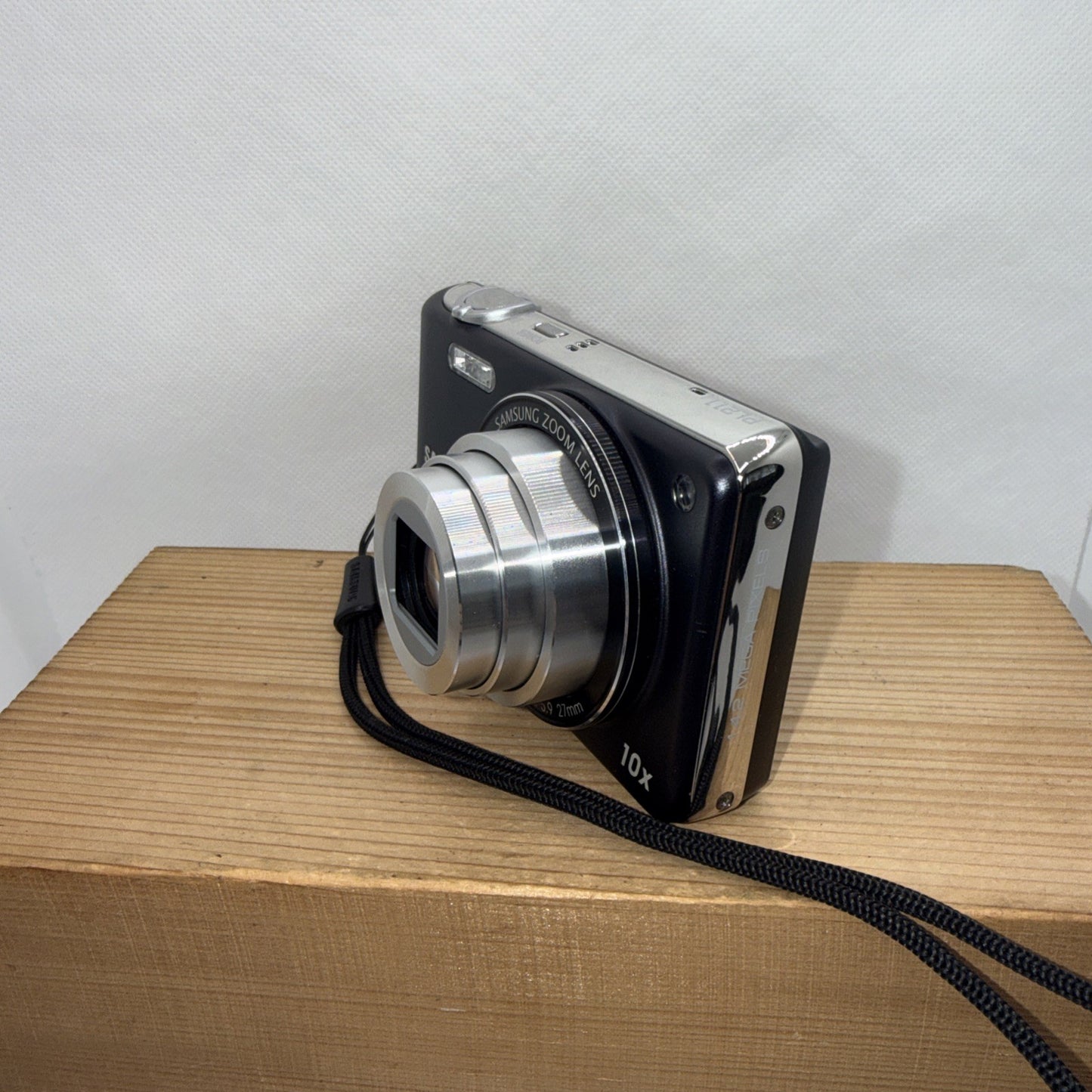 Samsung PL211 14.2MP Digital Camera Tested Working + Charger Battery 4GB