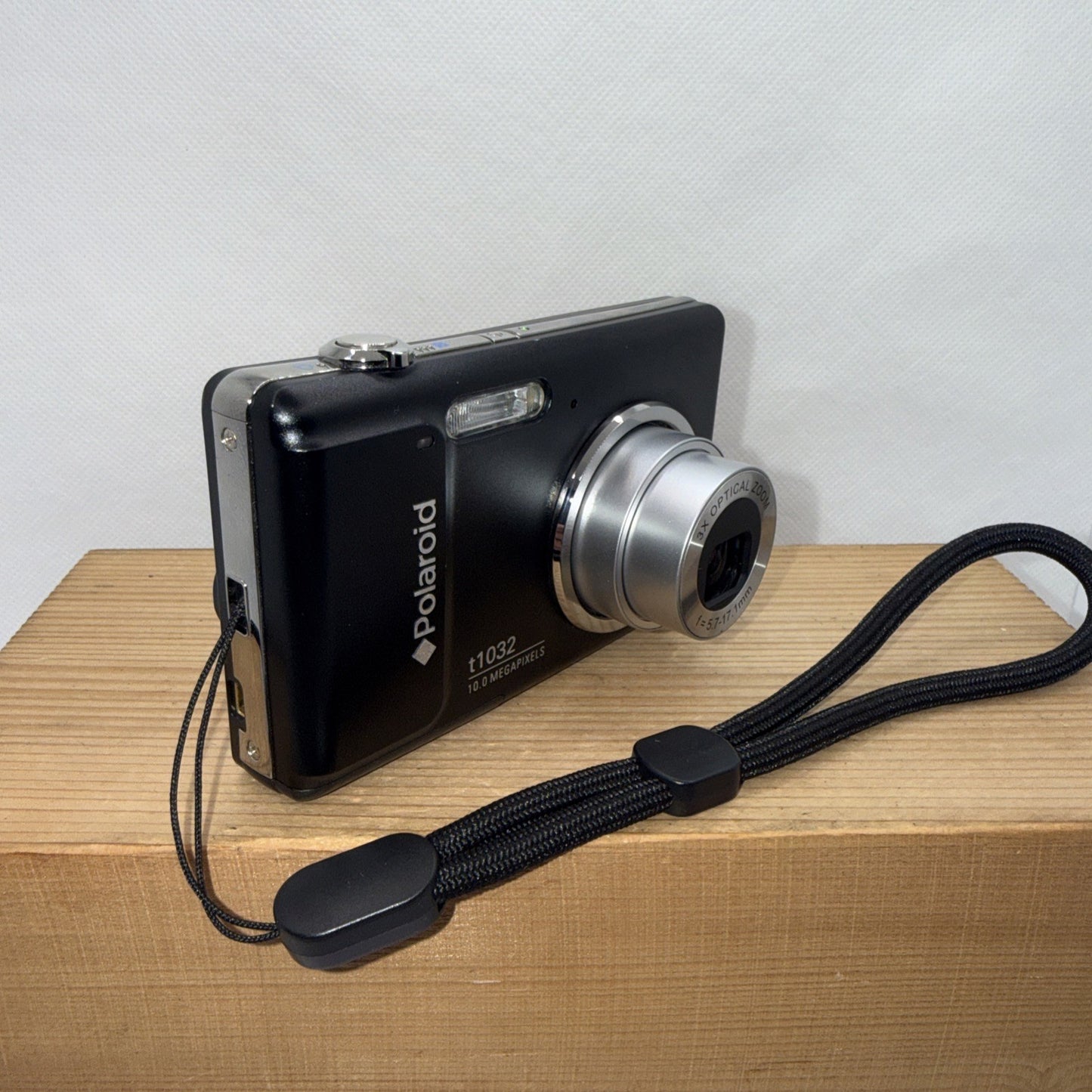 Polaroid T1032 10MP Digital Camera Tested Plus Charger Battery 8GB SD Card