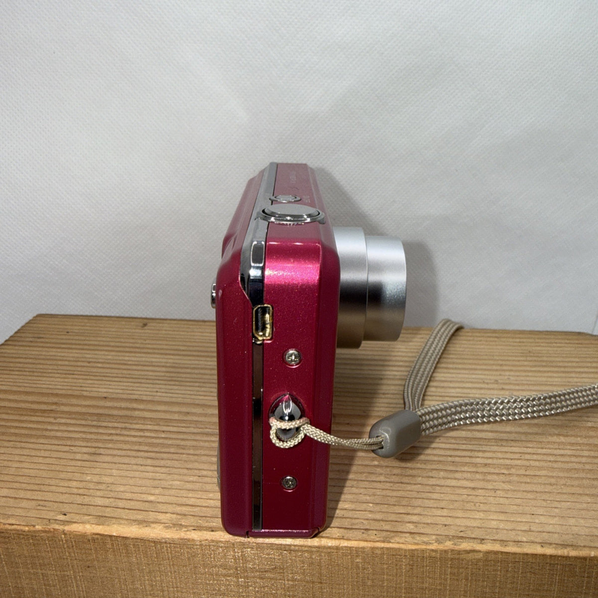 Fujifilm FinePix J28 10.2MP Pink Digital Camera Working + Charger Battery 16GB
