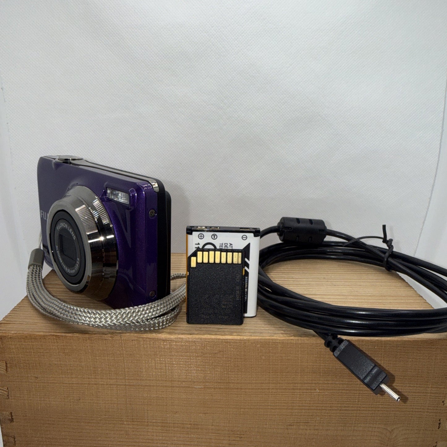 Fujifilm Digital Camera FinePix JV300 14.0MP Purple Tested + Charger Battery 4GB