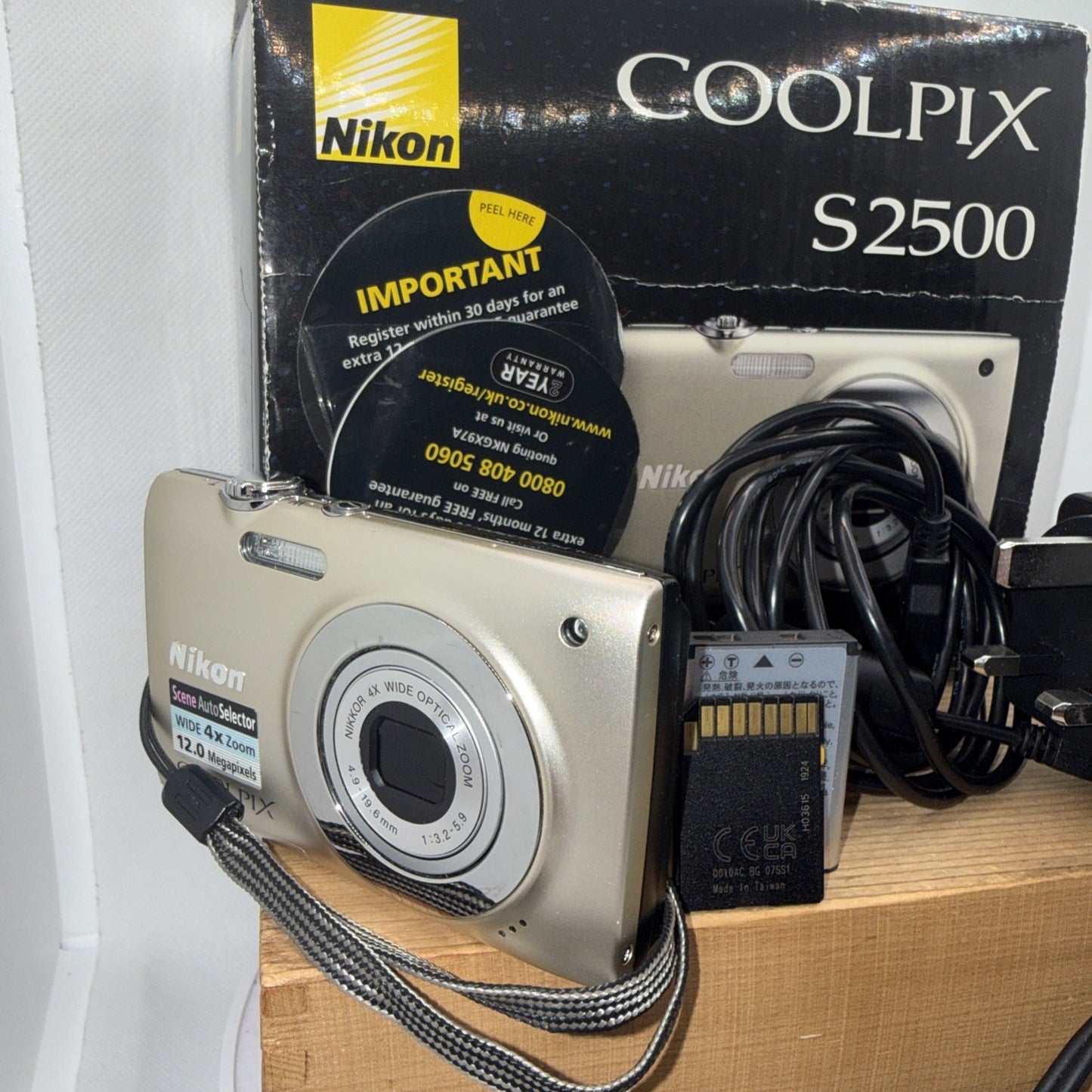 Nikon Coolpix S2500 12MP Gold Digital Camera Boxed Tested + Charger Battery 4GB