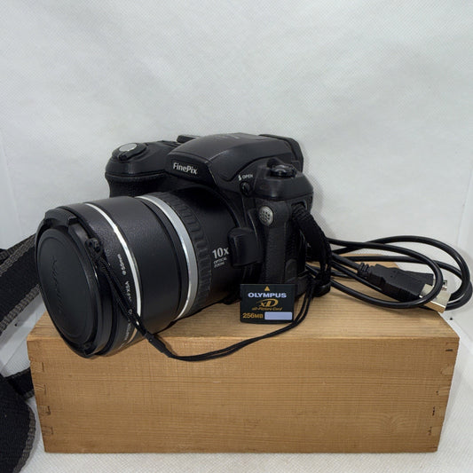 Fujifilm FinePix S5500 4MP Digital Camera Working + XD Memory Card Retro0