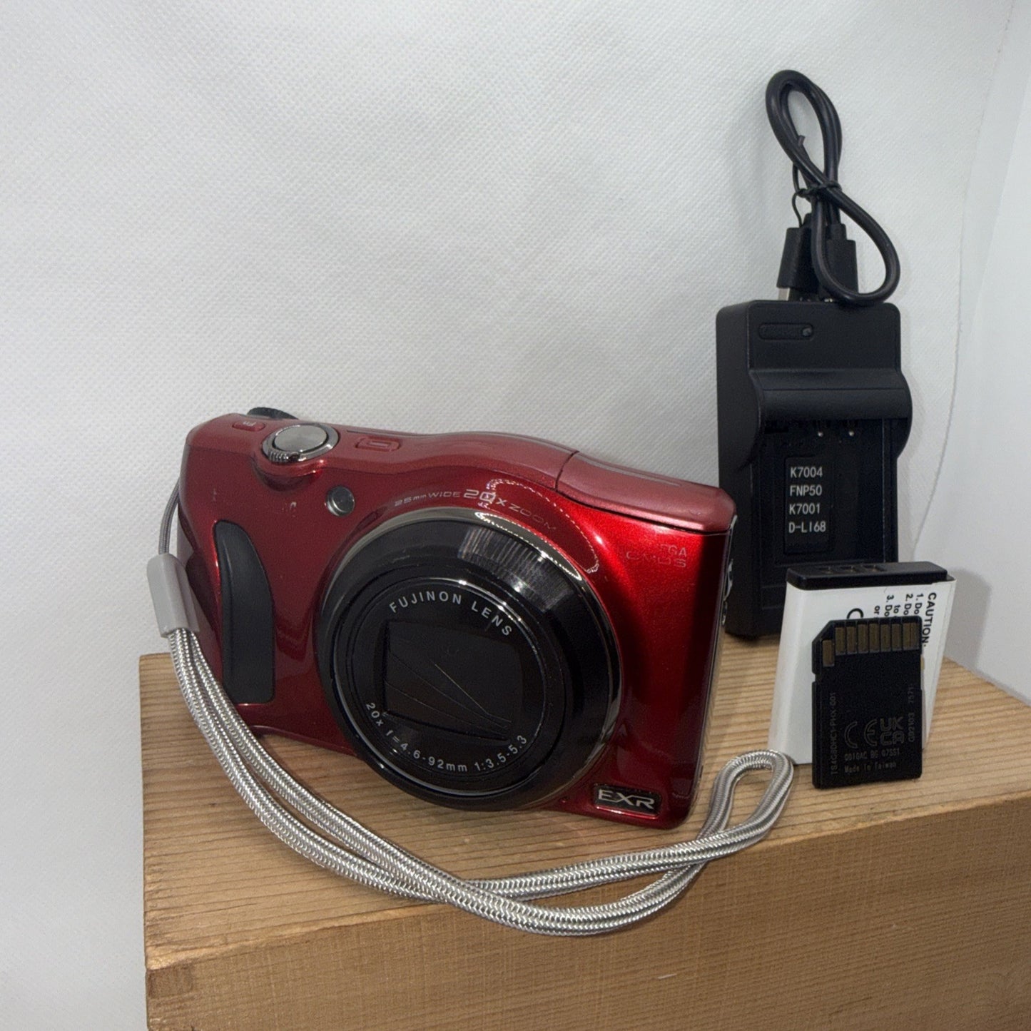 Fujifilm FinePix F770EXR Digital Camera Blue 20x Zoom CMOS Digicam + Charger