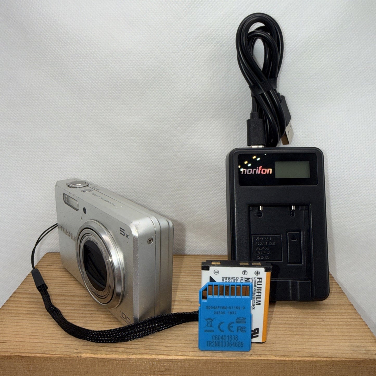 Fujifilm Finepix J100 10.0MP Digital Camera Tested + Charger Battery 4GB SD Card
