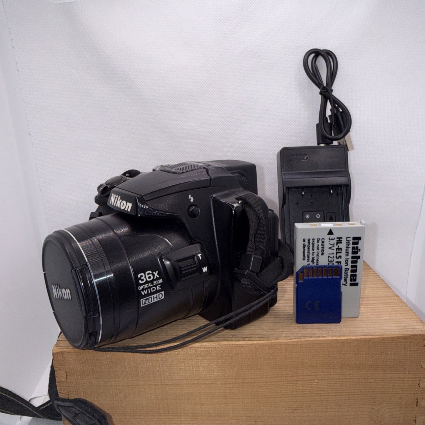 Nikon Coolpix P500 12.1MP Digital Camera 36x Zoom Tested + Charger Battery 4GB
