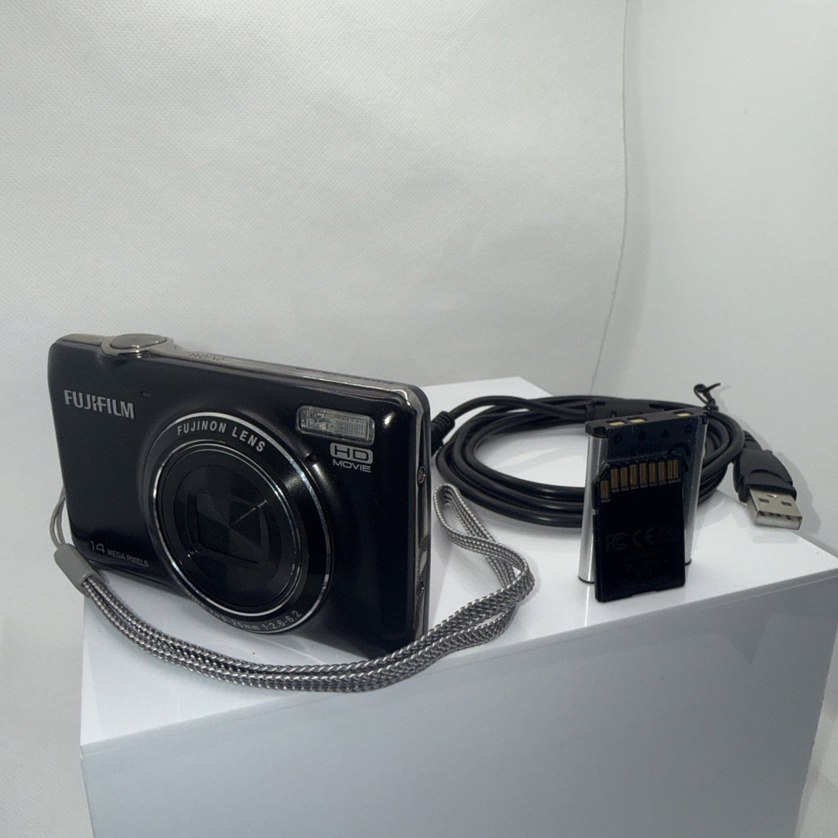 Fujifilm JX370 Digital Camera 14MP Tested Working + Charger Battery 4GB SD Card
