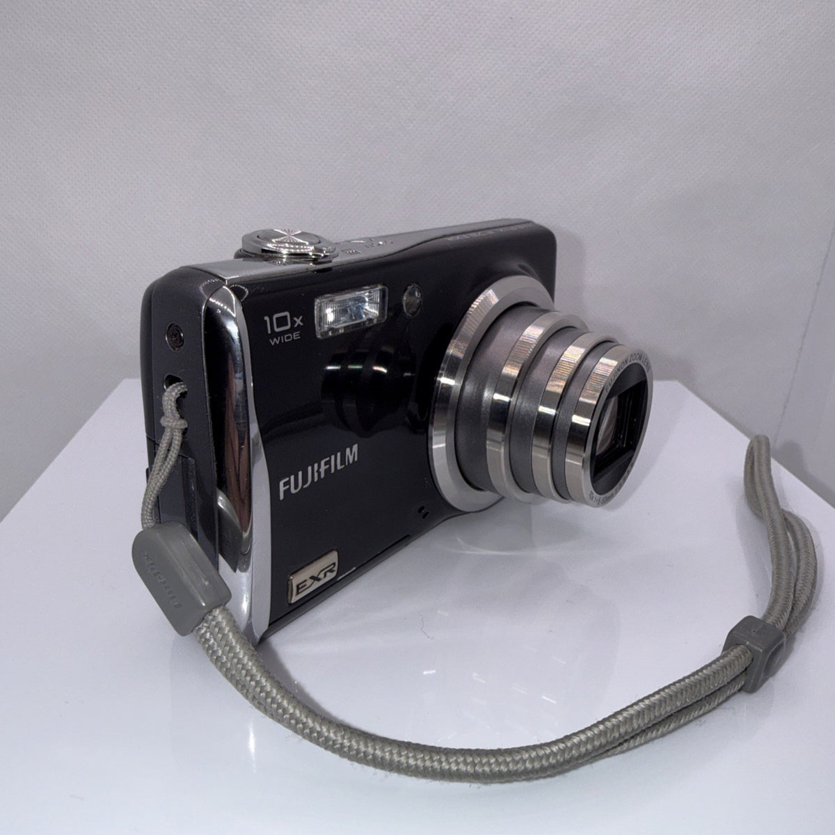 FujiFilm FinePix F72EXR 10MP Digital Camera Tested + Charger Battery 16GB SD