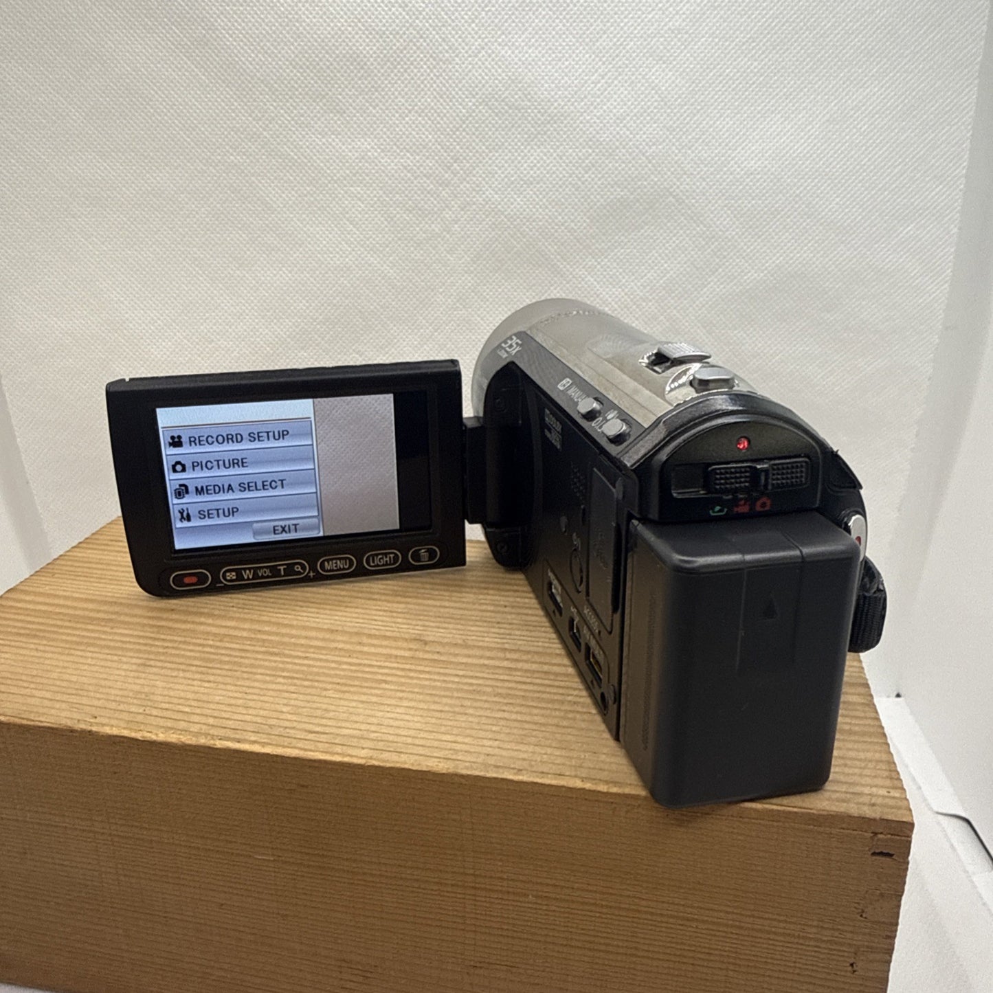 Panasonic HDC-TM60 Full HD 35X Zoom 16GB Tested Working + Charger and Battery