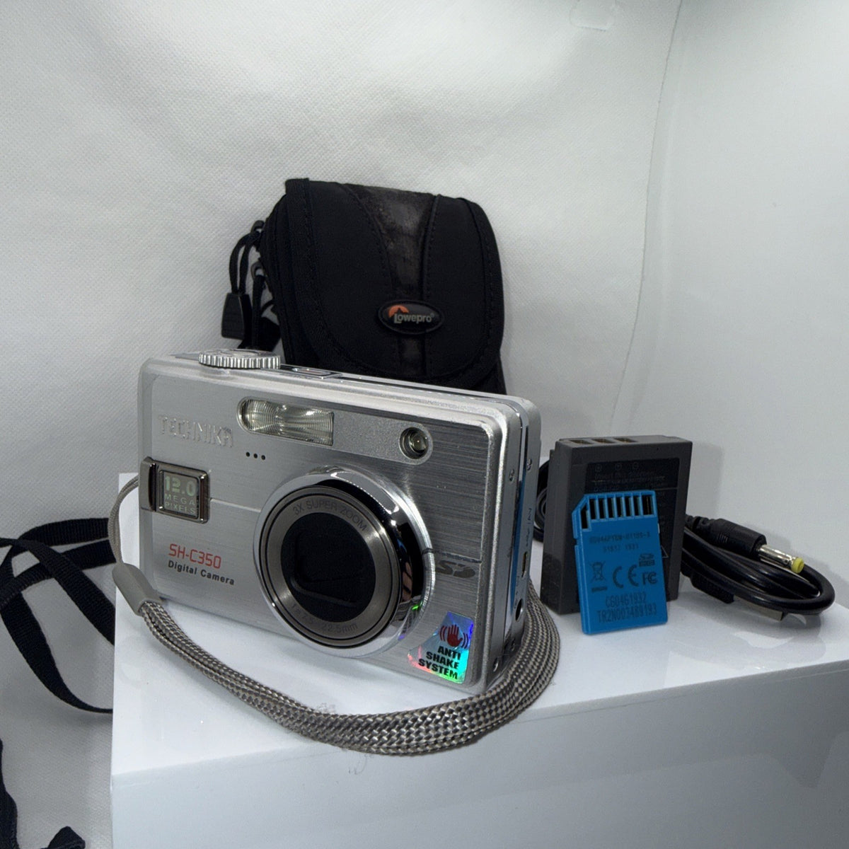 Technika SH-C350 12MP Digital Camera Tested + Charger Battery Case 4GB SD Card