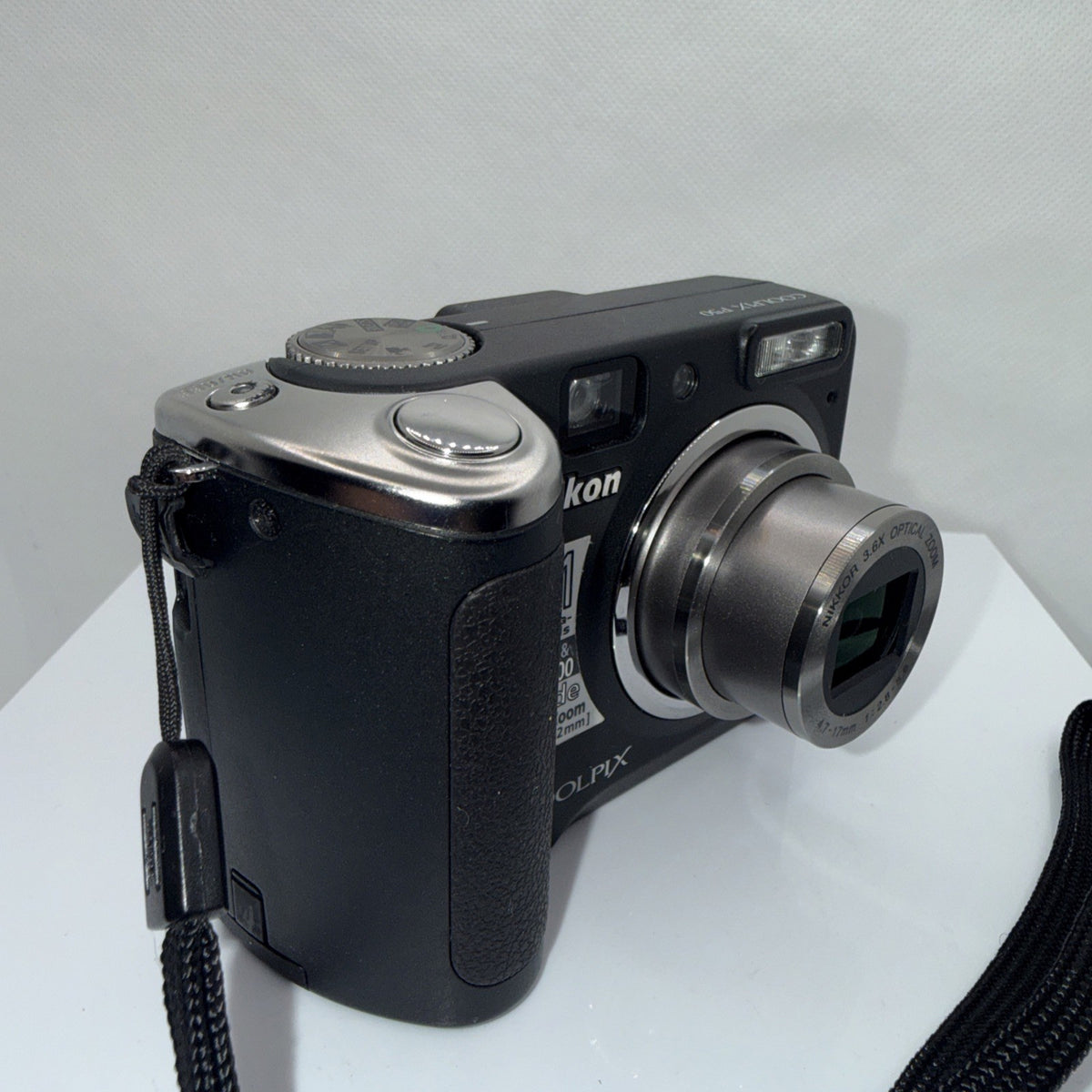Nikon COOLPIX P50 Digital Camera 8.1MP Tested Boxed + Charger Batteries 4GB VGC