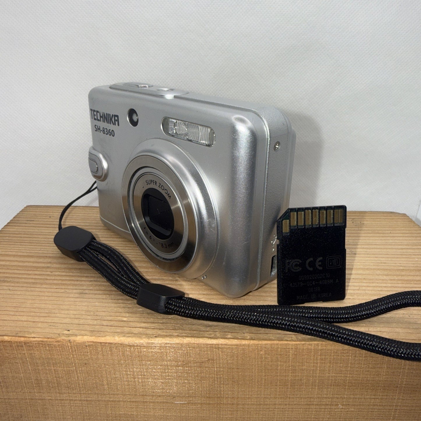 Technika SH-8360 8.0MP Digital Camera Tested Working Plus 4GB SD Card Retro