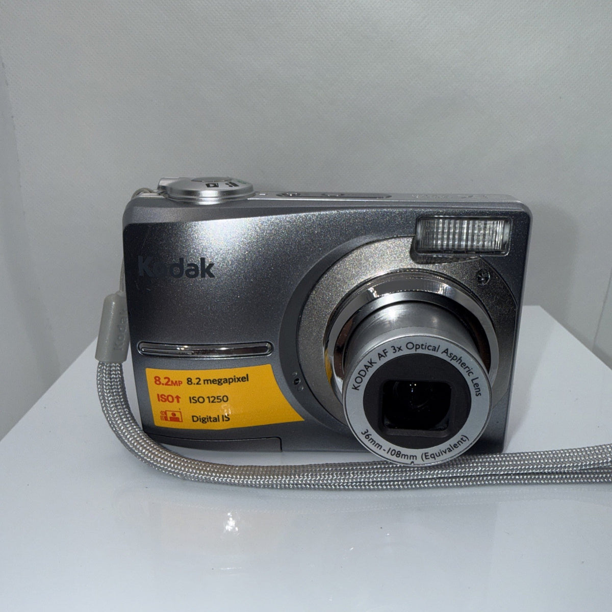 Digital Camera Kodak EasyShare C813 8.2MP Tested + Charger Batteries 2GB SD Card