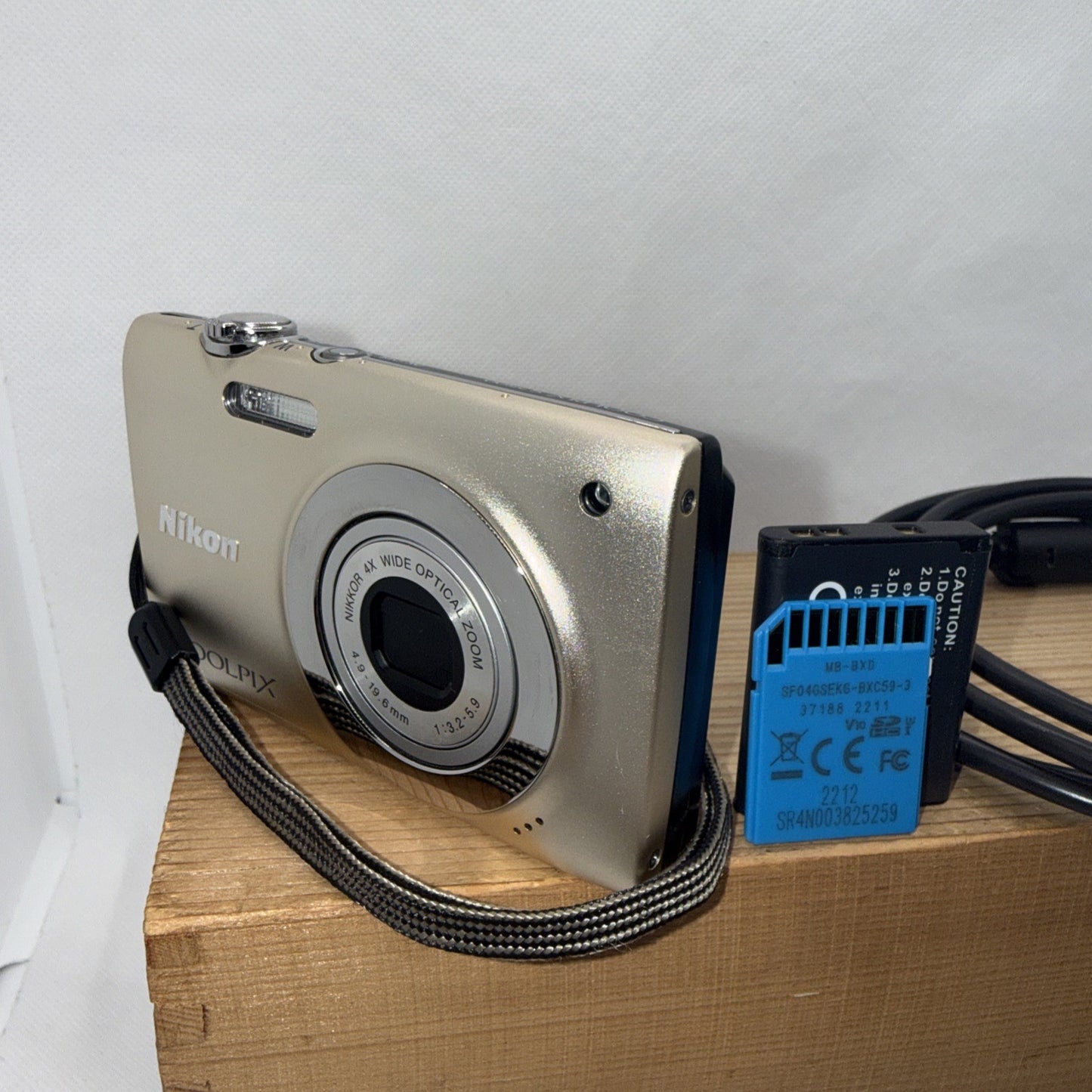Nikon Coolpix S2500 12MP Gold Digital Camera Tested + Charger Battery 4GB SD