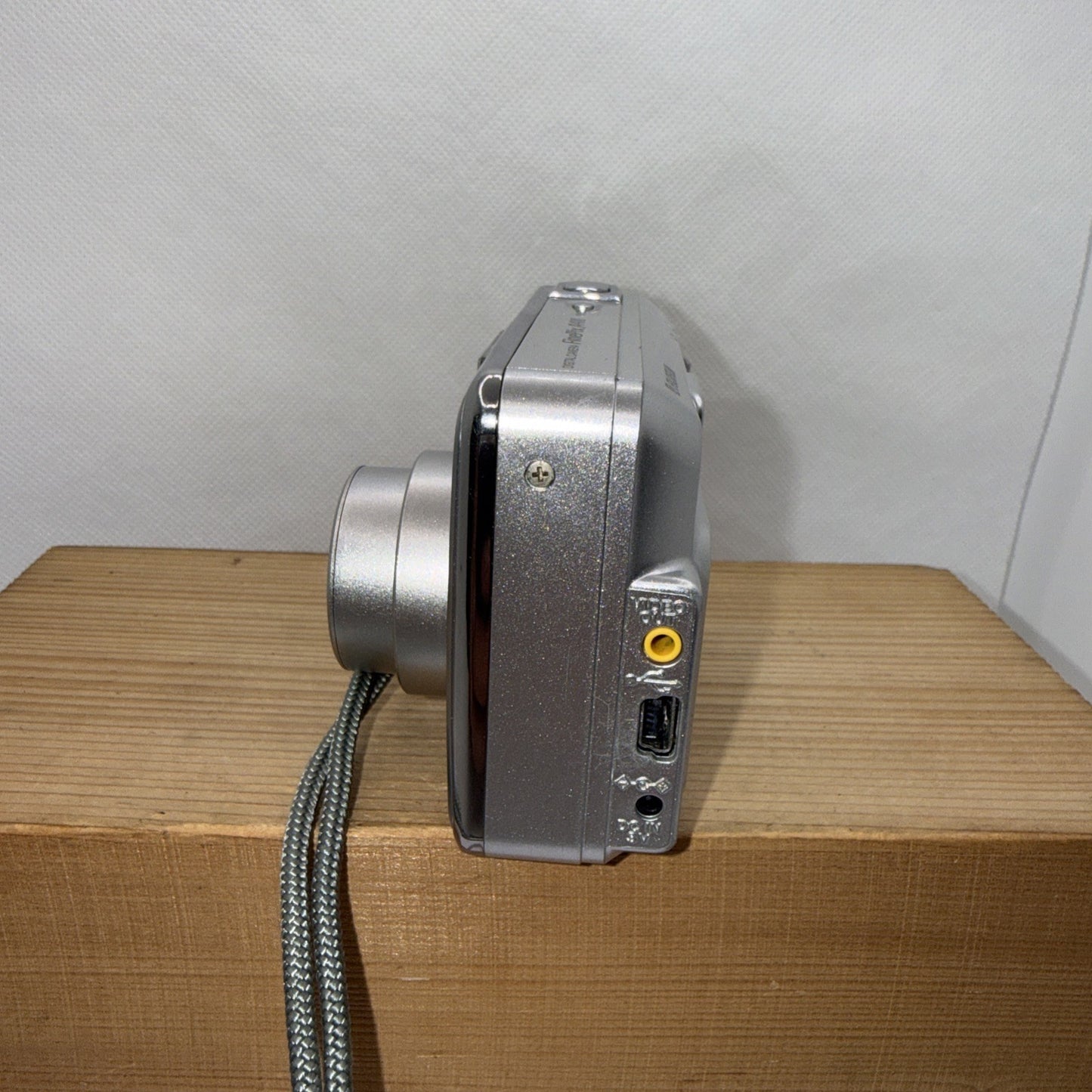 Fujifilm Finepix A400 4.1MP Digital Camera Tested Working + 128MB XD Card