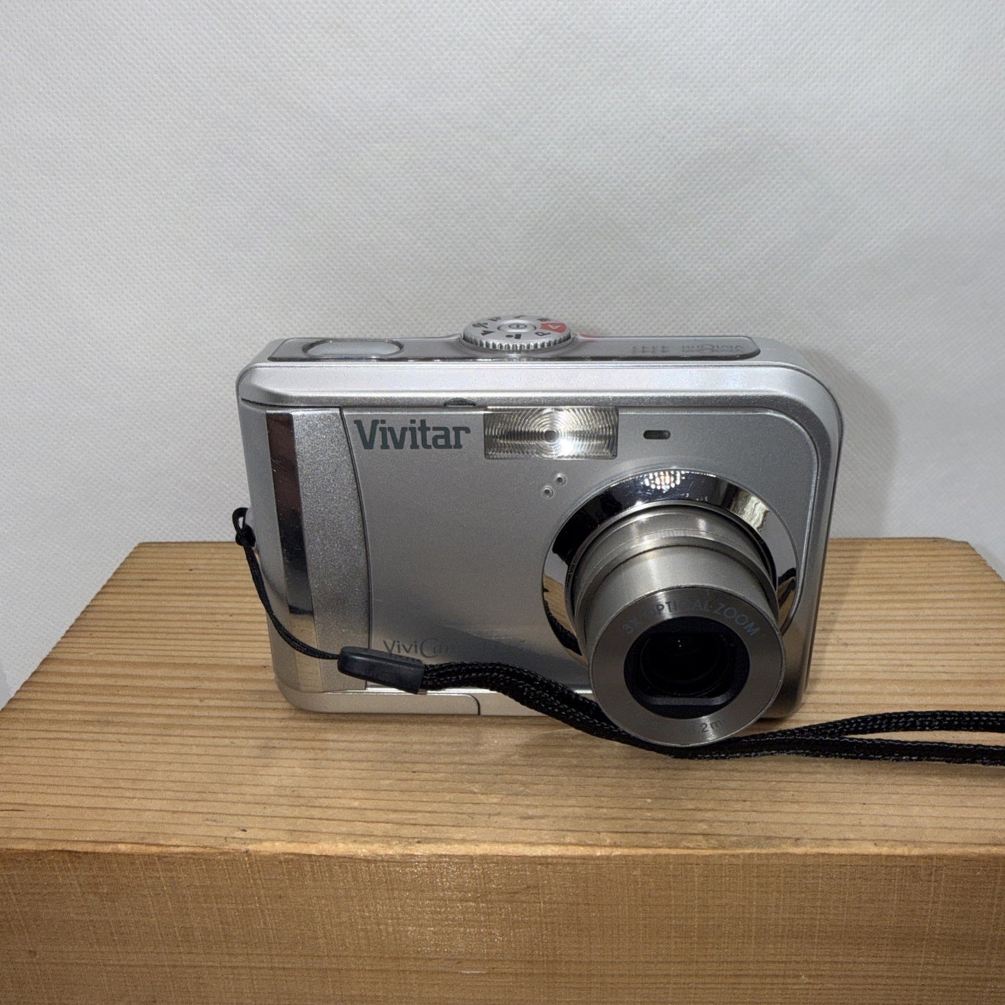 Vivitar Vivicam 4345 4MP Digital Vintage Retro Camera Tested Working + 2GB SD