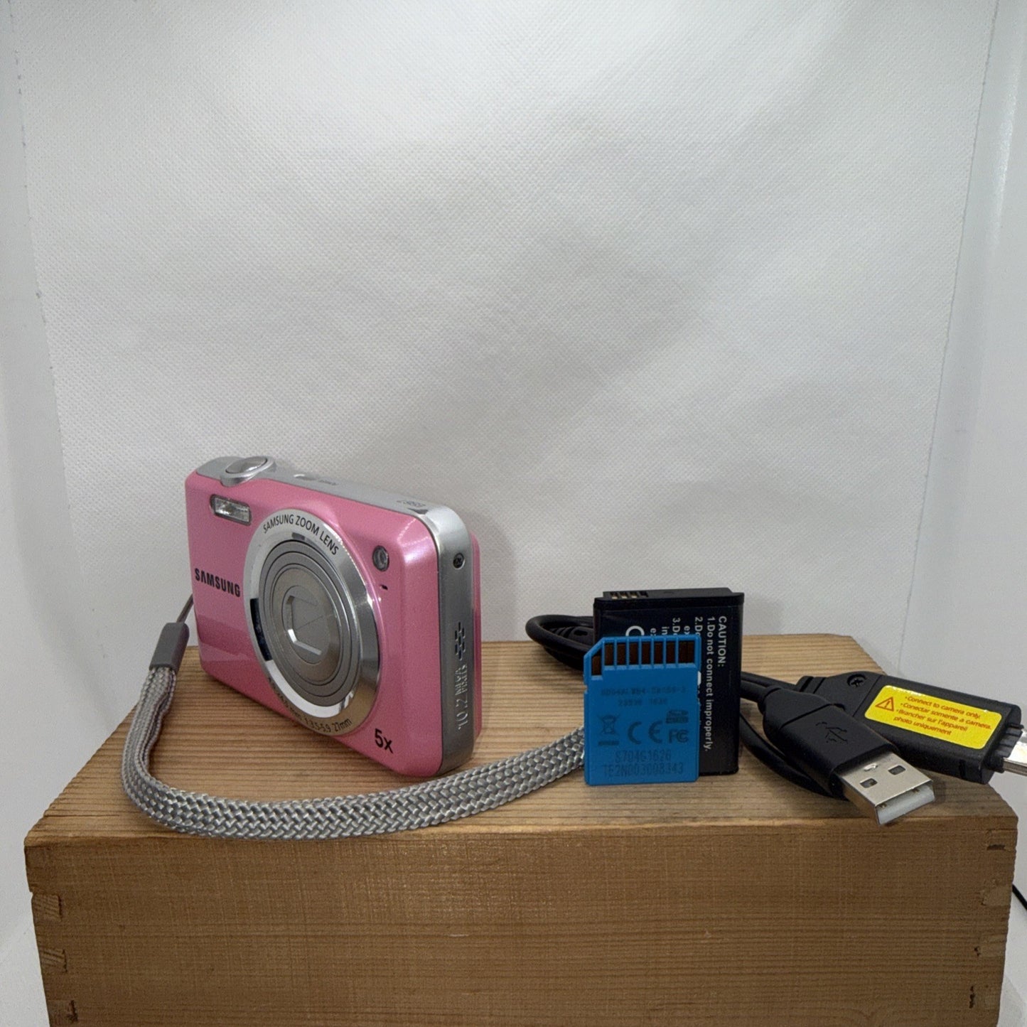 Samsung ES Series ES67 10.2MP Digital Camera  (Tested Working)