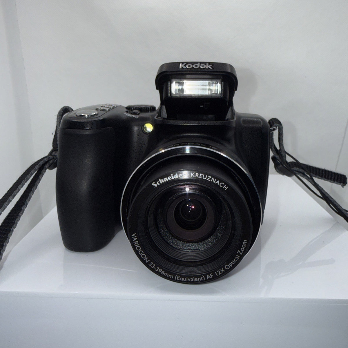 Digital Camera Kodak Z1012 IS 10MP Tested + Charger Batteries 2GB SD Card
