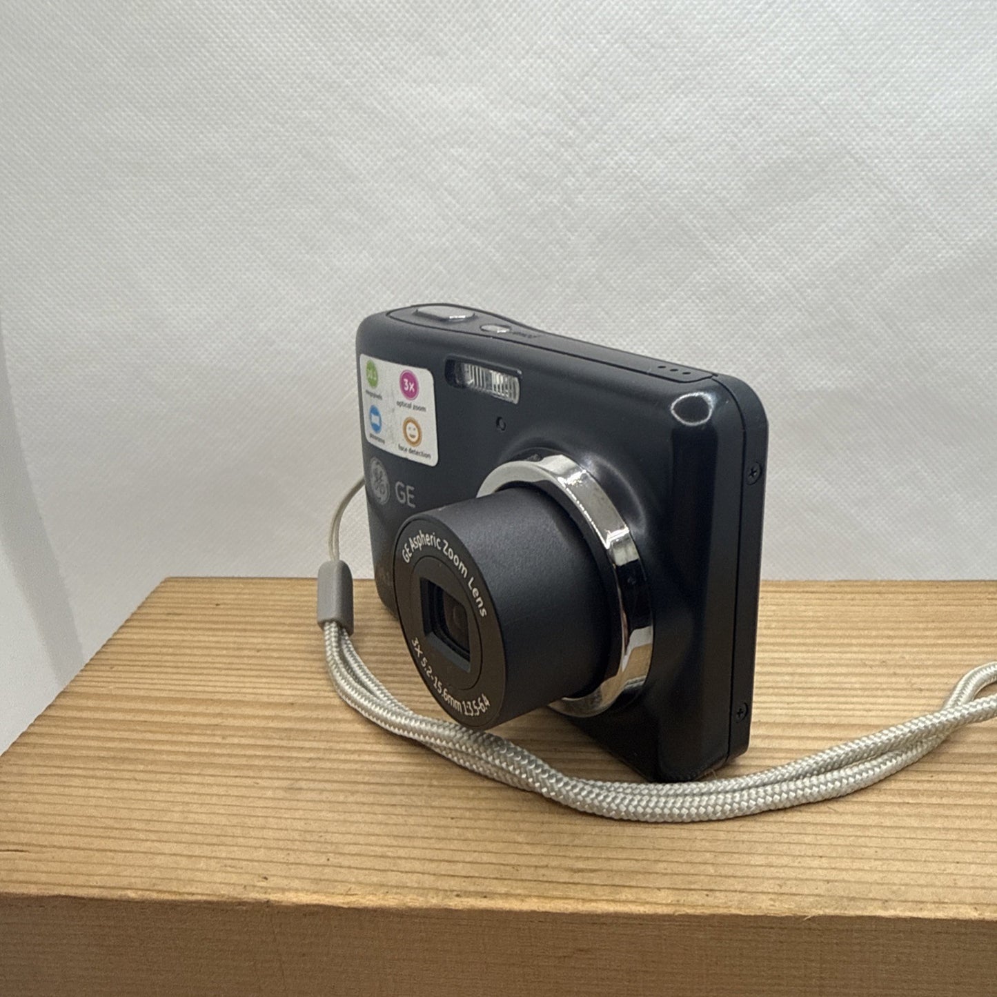 General Electric GE C1033 10.1MP Digital Camera Tested Working + 4GB SD Card