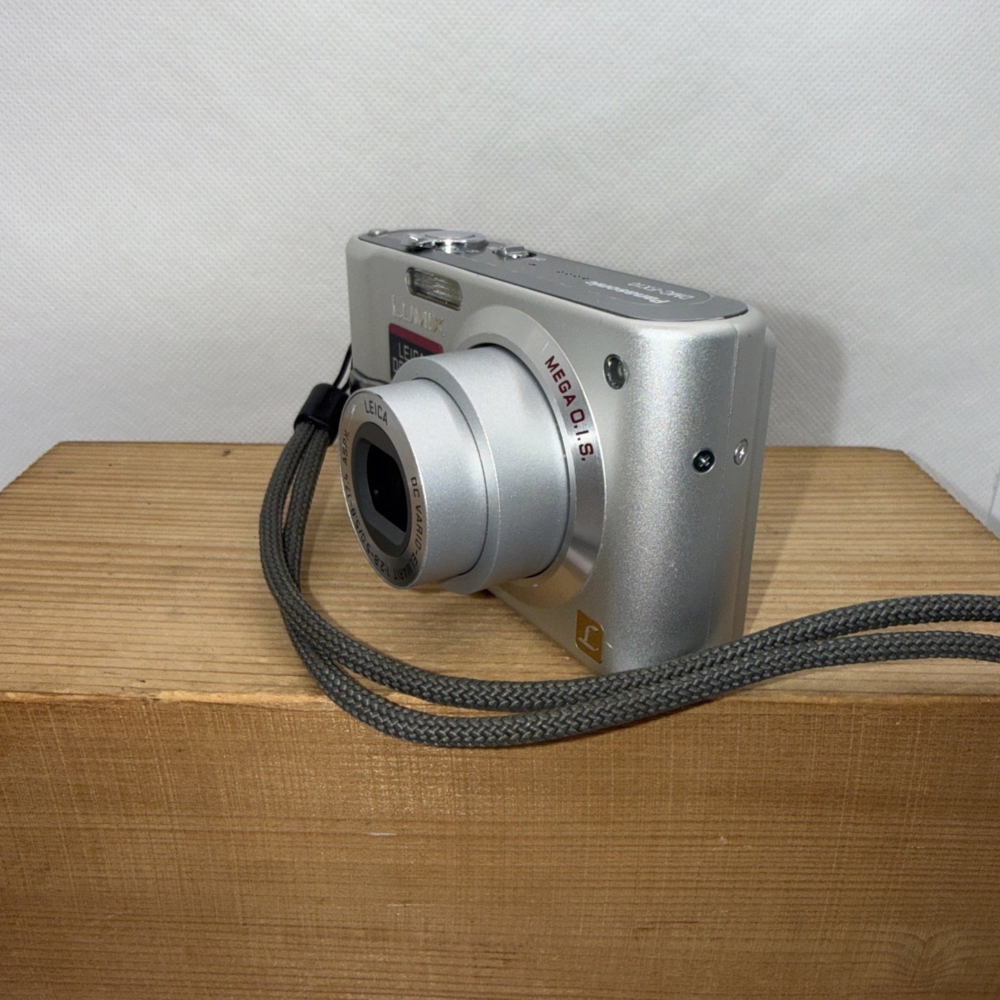 Panasonic Lumix DMC-FX10 6.0MP Digital Camera Tested + Charger Battery 4GB Case