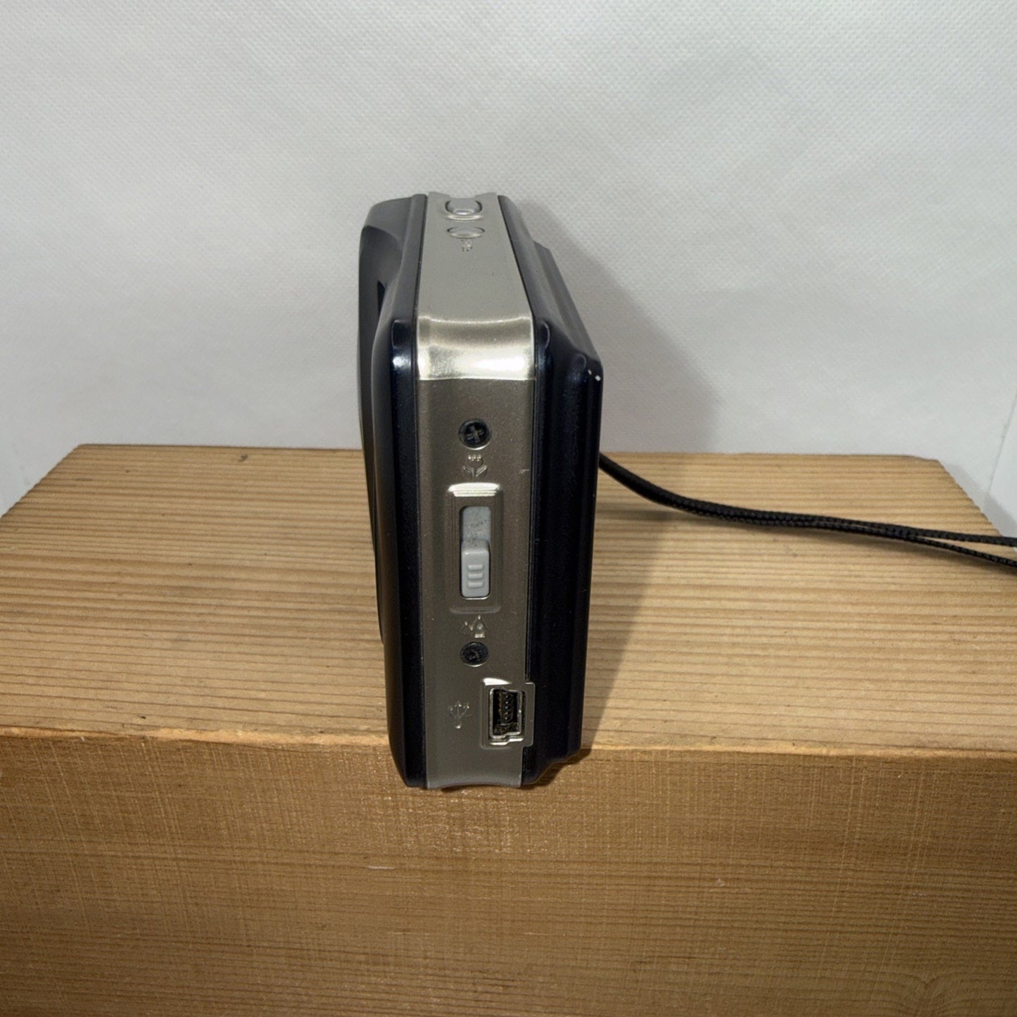 Luminox LX 99FF Digital Camera 9.0MP Tested Working + 4GB SD Card Cheap & Basic